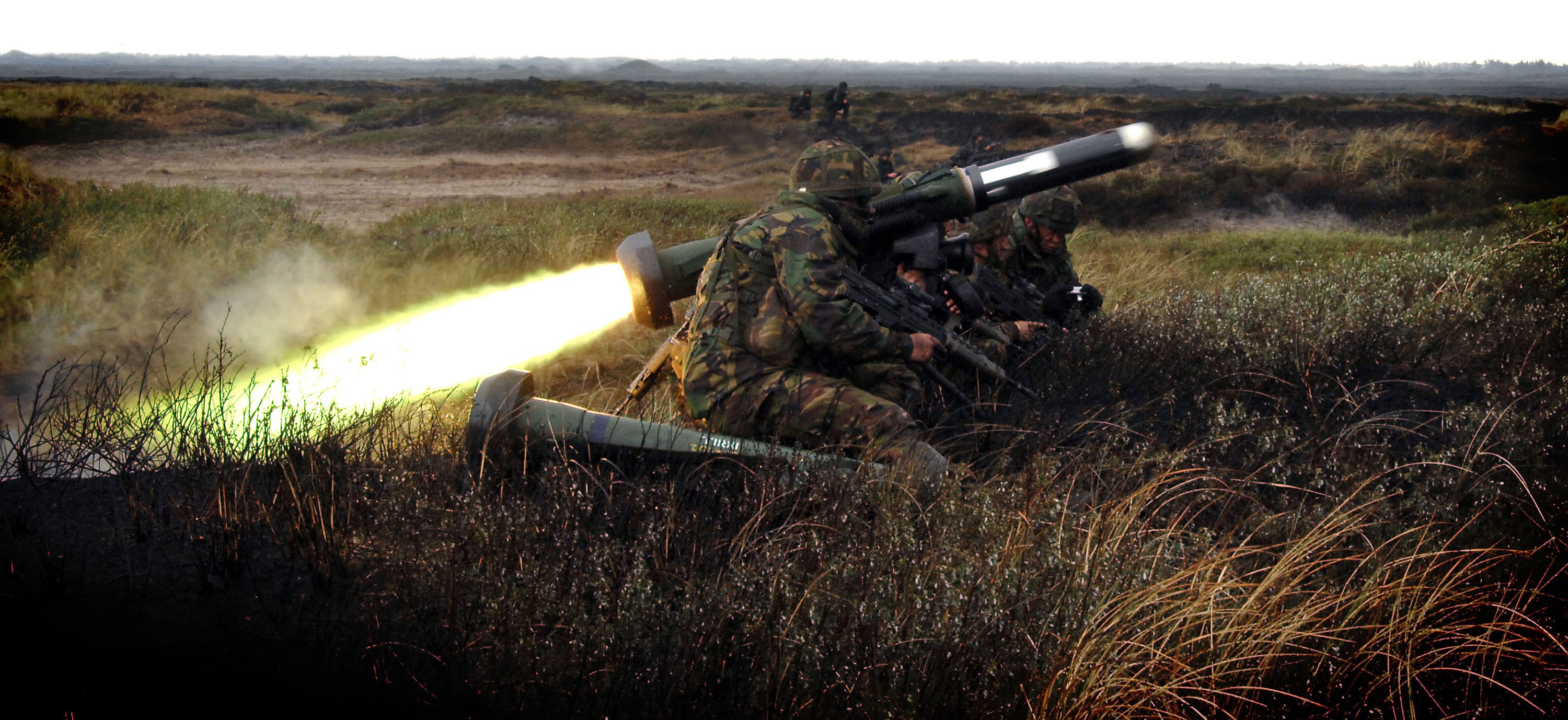 General 3000x1378 soldier military camouflage shooting men rocket gun outdoors