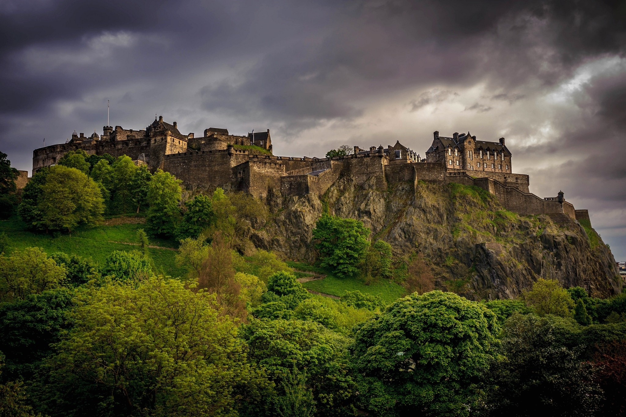 General 2048x1363 castle Edinburgh Scotland UK