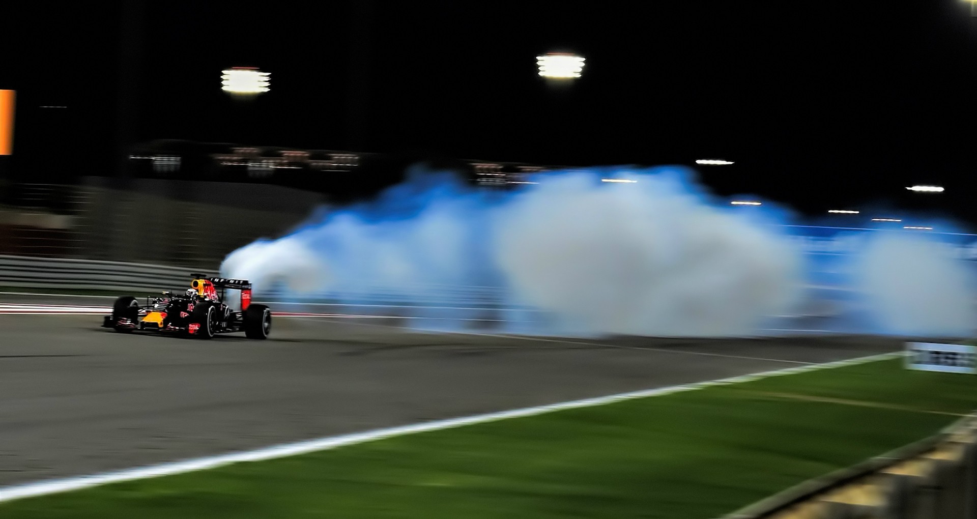 General 1920x1020 Formula 1 Red Bull Racing Daniel Ricciardo sport motorsport racing car vehicle smoke