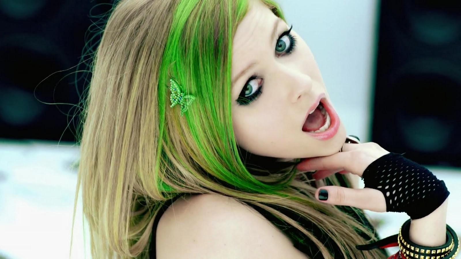 People 1600x900 Avril Lavigne dyed hair singer open mouth green hair painted nails women celebrity makeup eyeliner fingerless gloves looking at viewer long hair face closeup