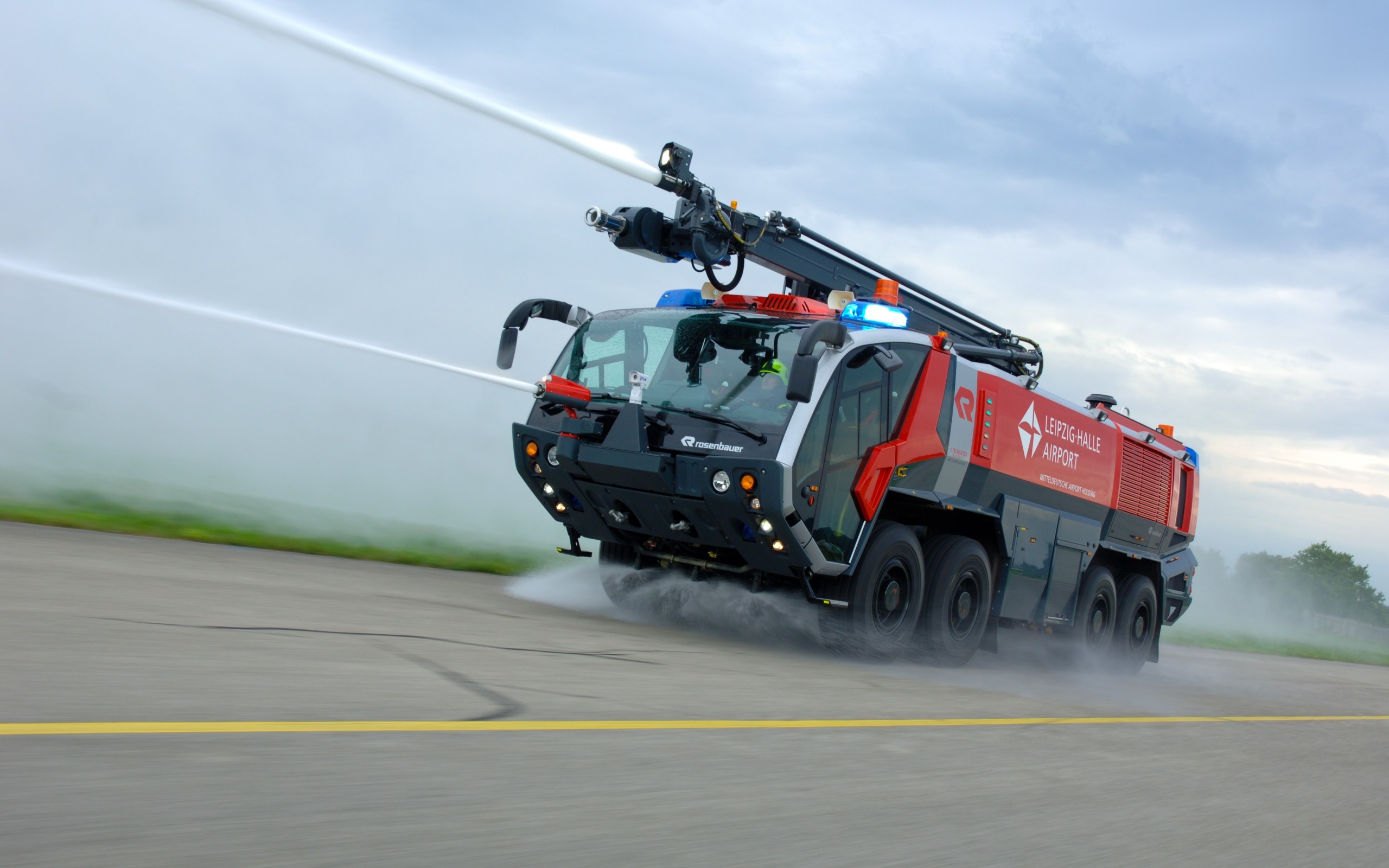 General 2560x1600 fire fighter vehicle truck asphalt Germany