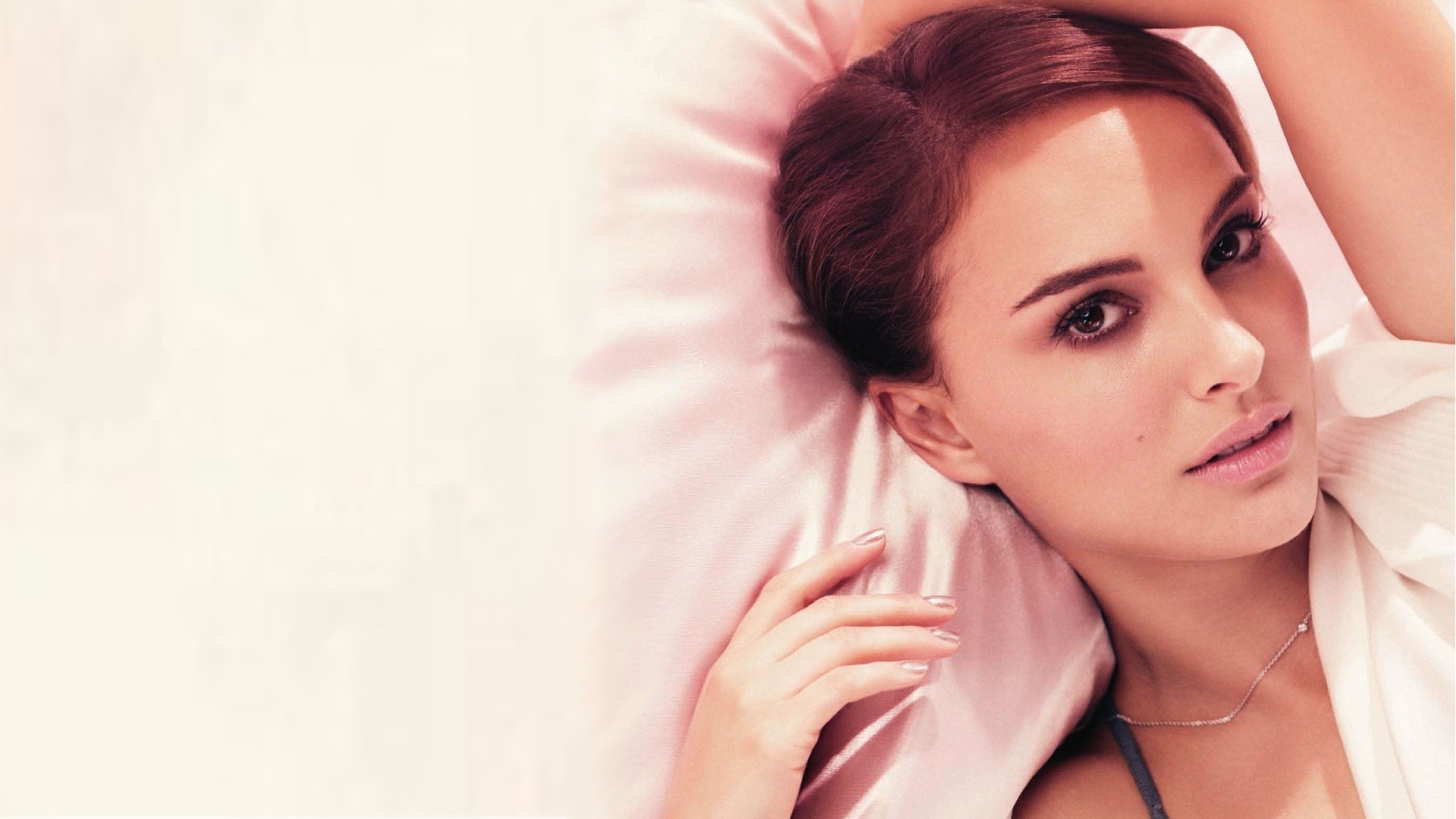 People 1920x1080 Natalie Portman women actress face celebrity looking at viewer makeup painted nails women indoors redhead