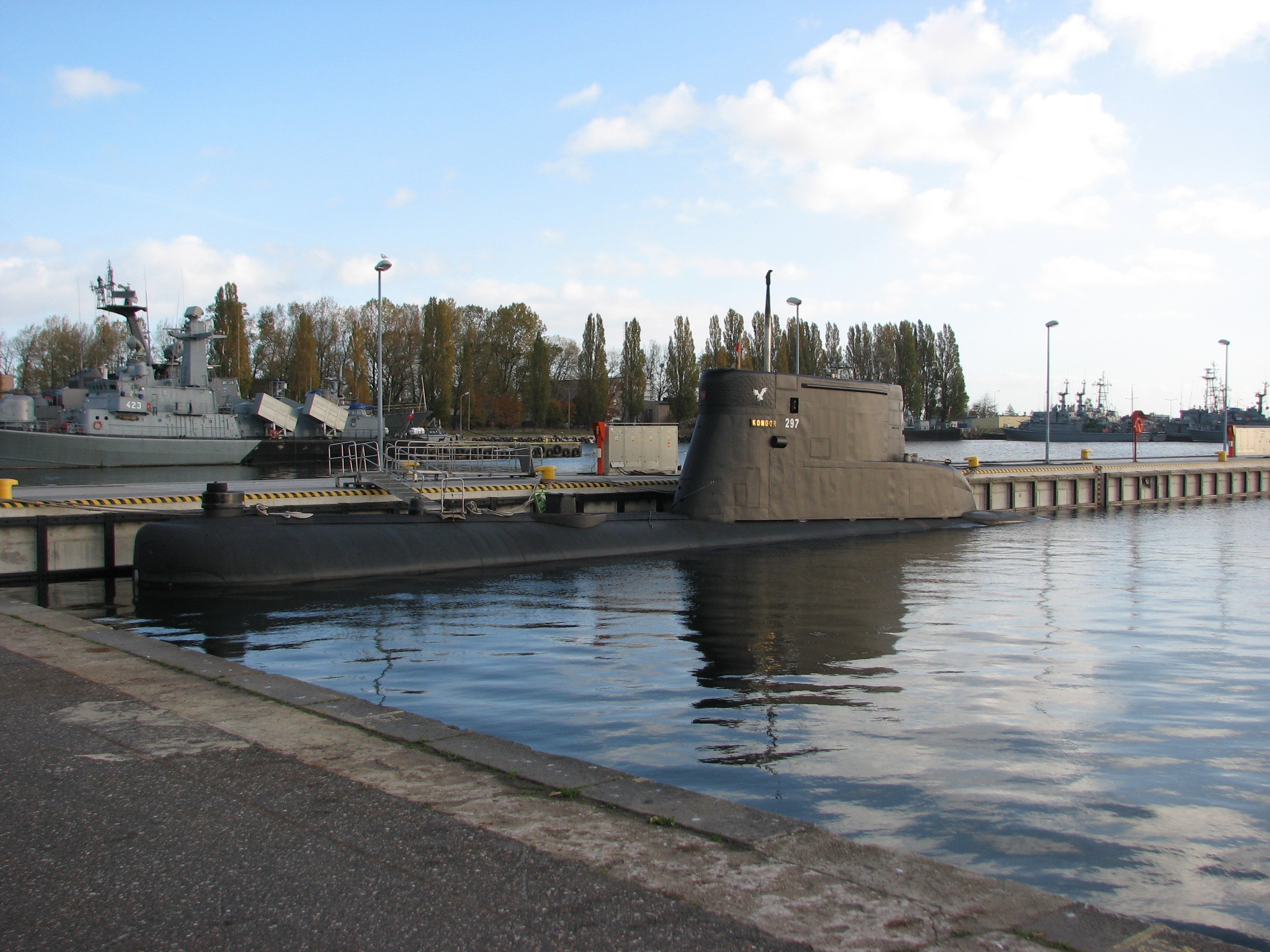General 2816x2112 submarine military vehicle military vehicle