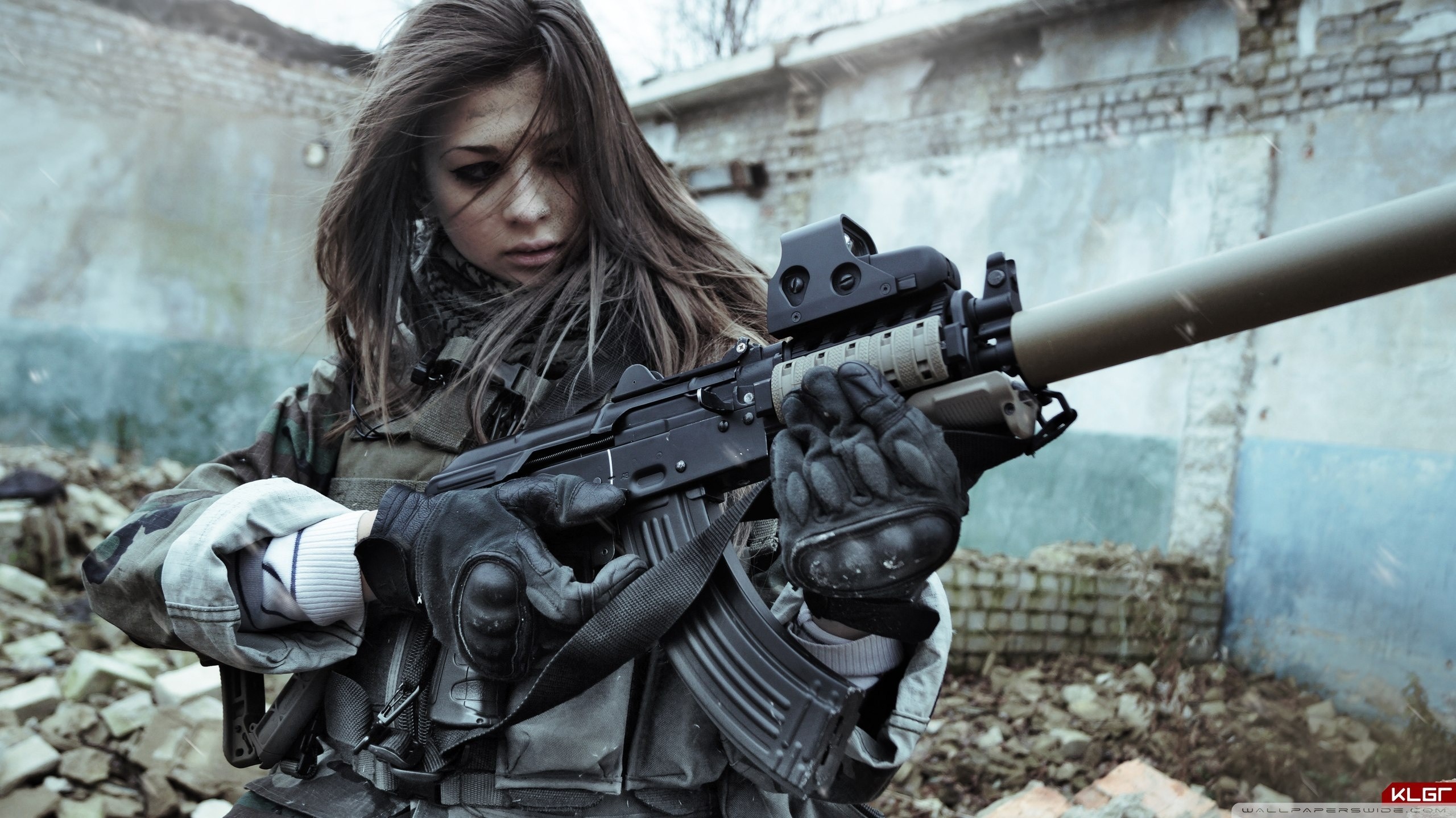 People 2560x1440 women model women outdoors brunette weapon AK-47 machine gun girls with guns
