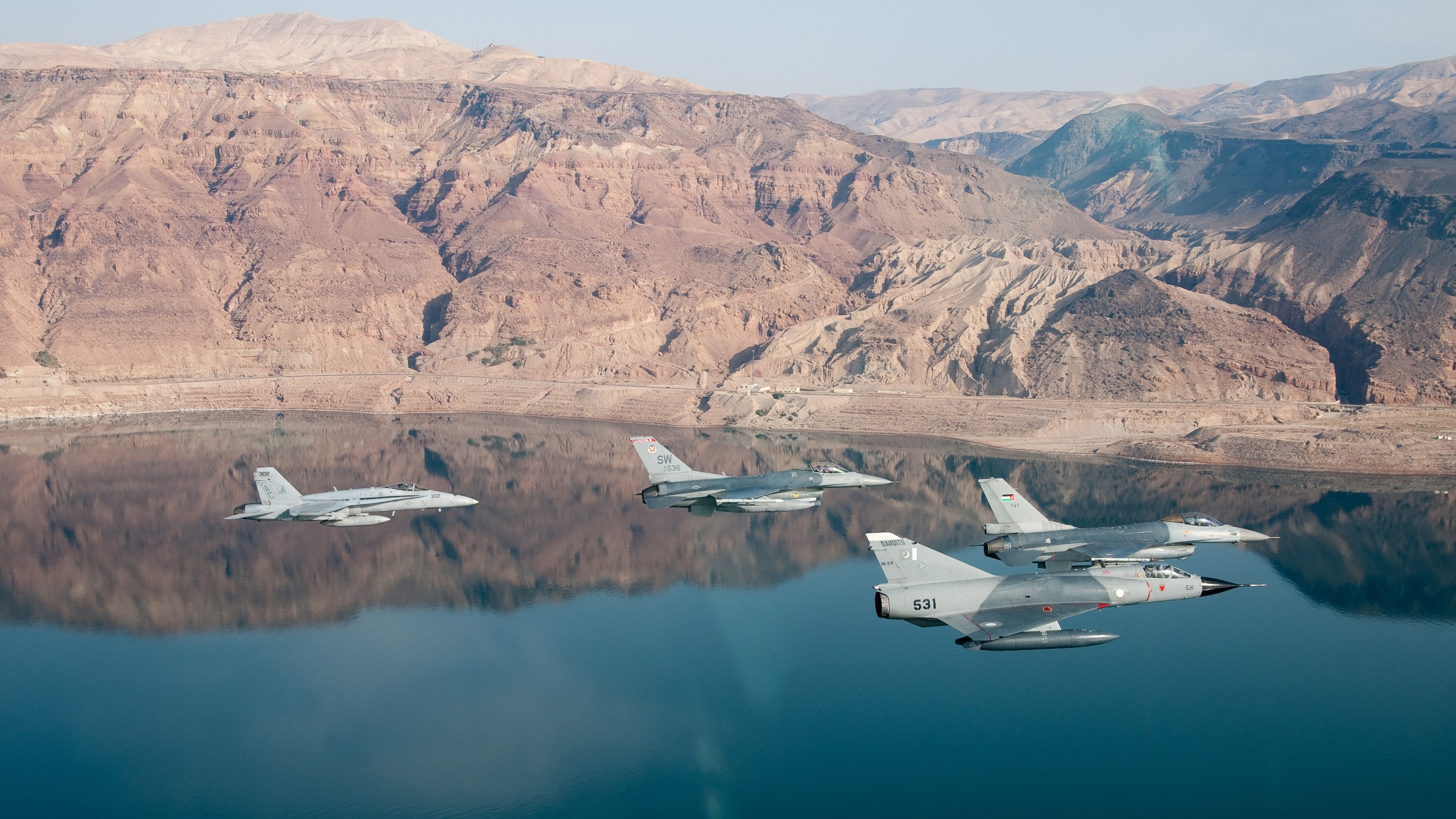 General 2560x1440 military McDonnell Douglas F/A-18 Hornet United States Navy General Dynamics F-16 Fighting Falcon lake mountains vehicle aircraft military aircraft military vehicle Dassault Mirage 2000 Royal Jordanian Air Force Pakistan air force US Air Force jet fighter