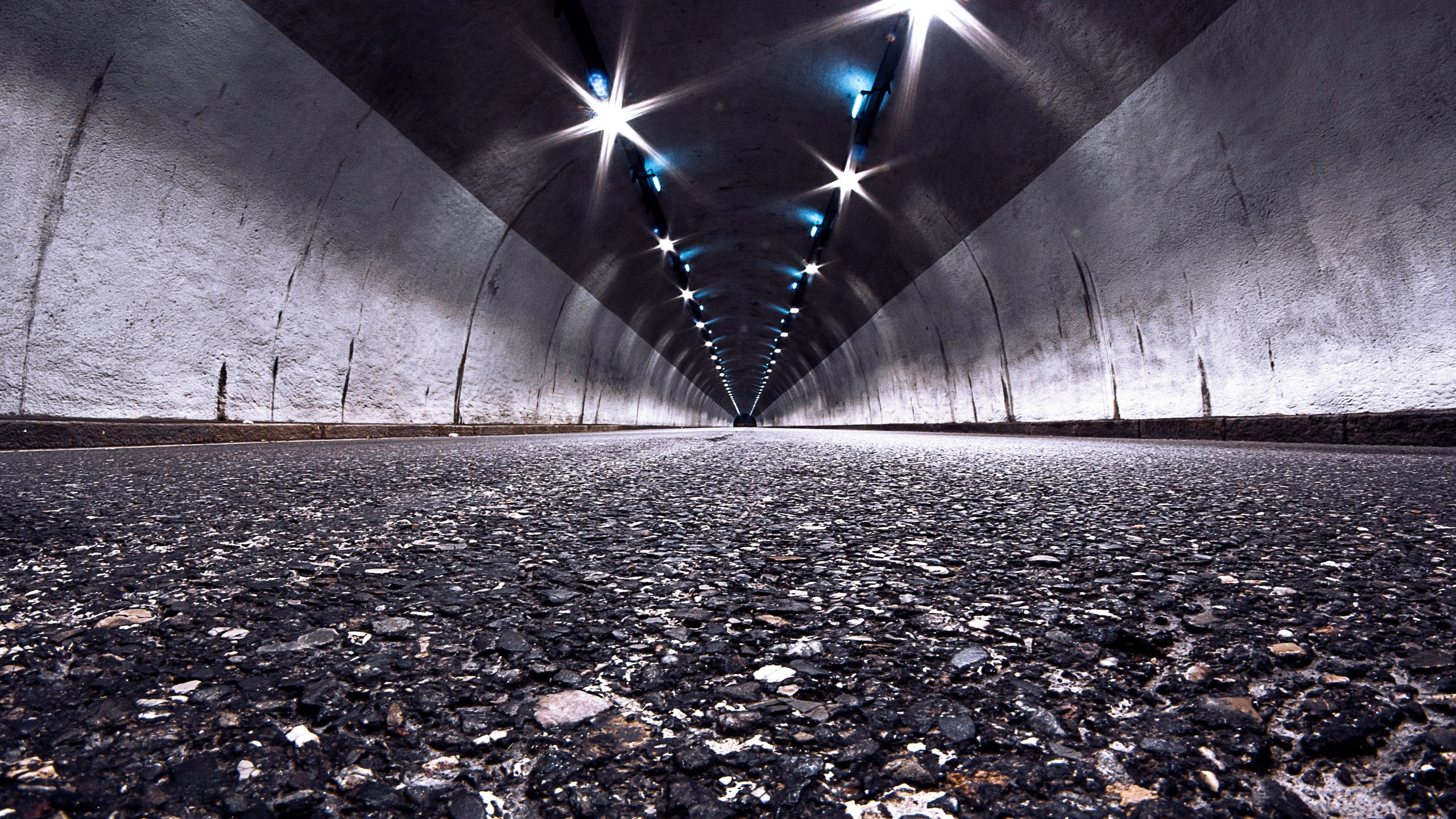 General 2560x1440 road tunnel lights stones concrete wall arch depth of field worm's eye view