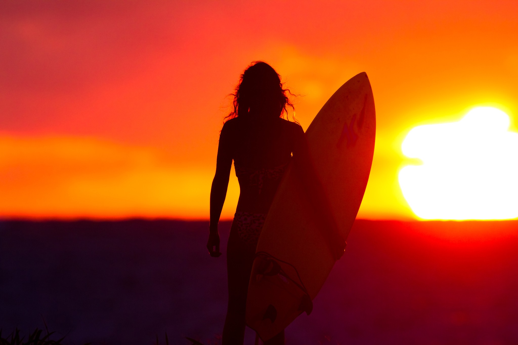 People 2048x1365 women Sun surfing orange sky sky surfboards women outdoors model standing bikini swimwear low light