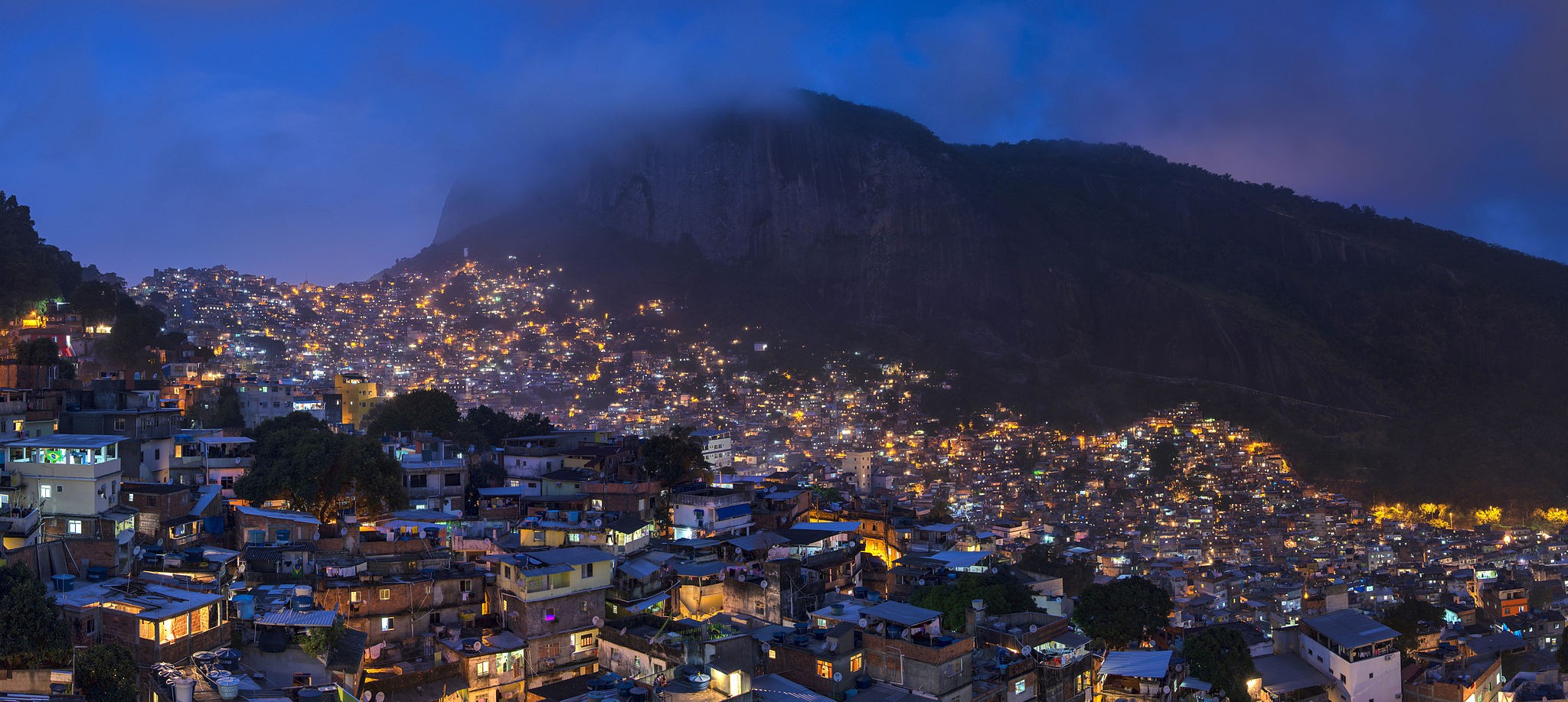 General 2048x918 Rio de Janeiro Brazil favela cityscape city lights