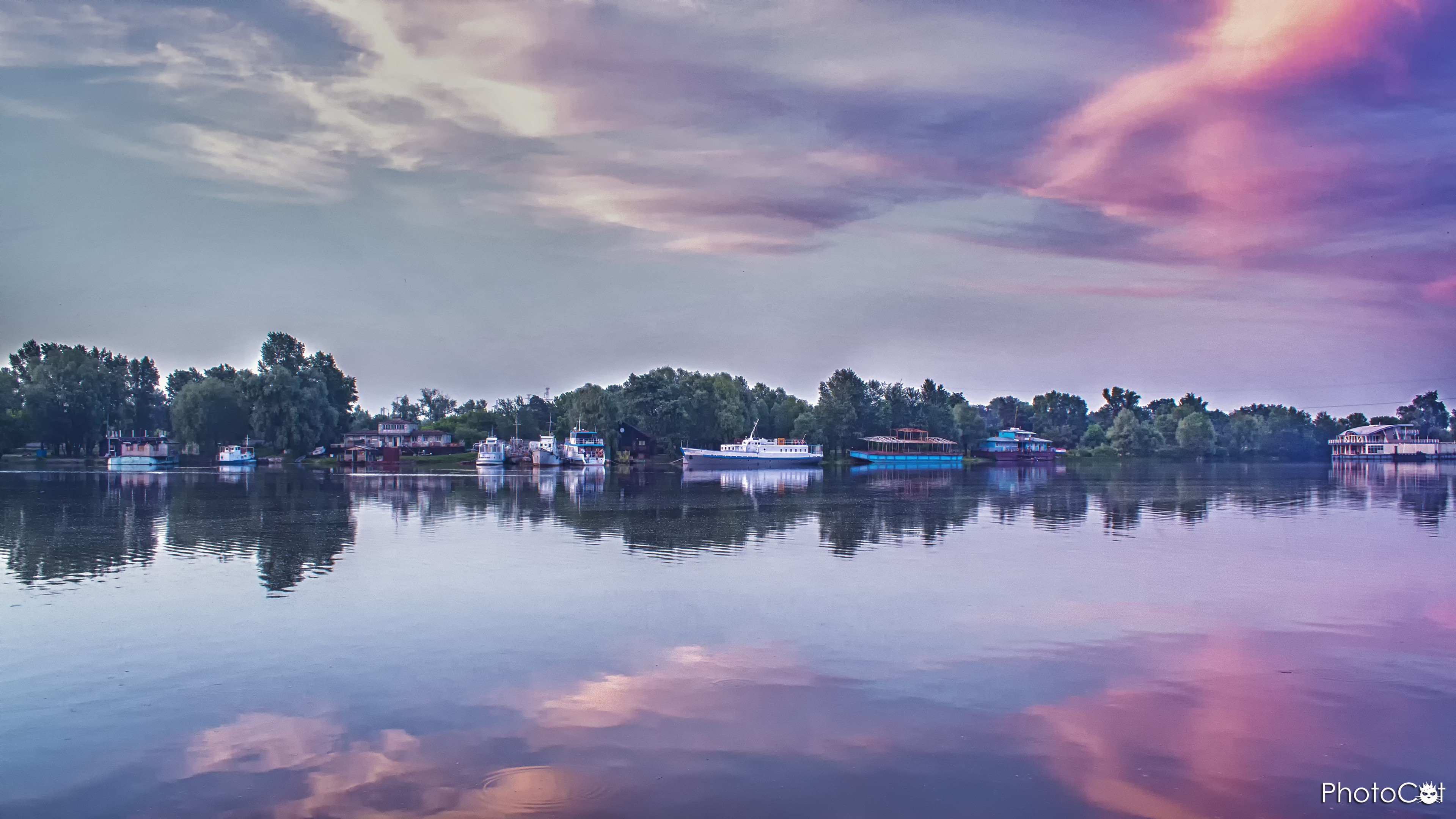 General 3839x2160 boat water sky violet lake calm