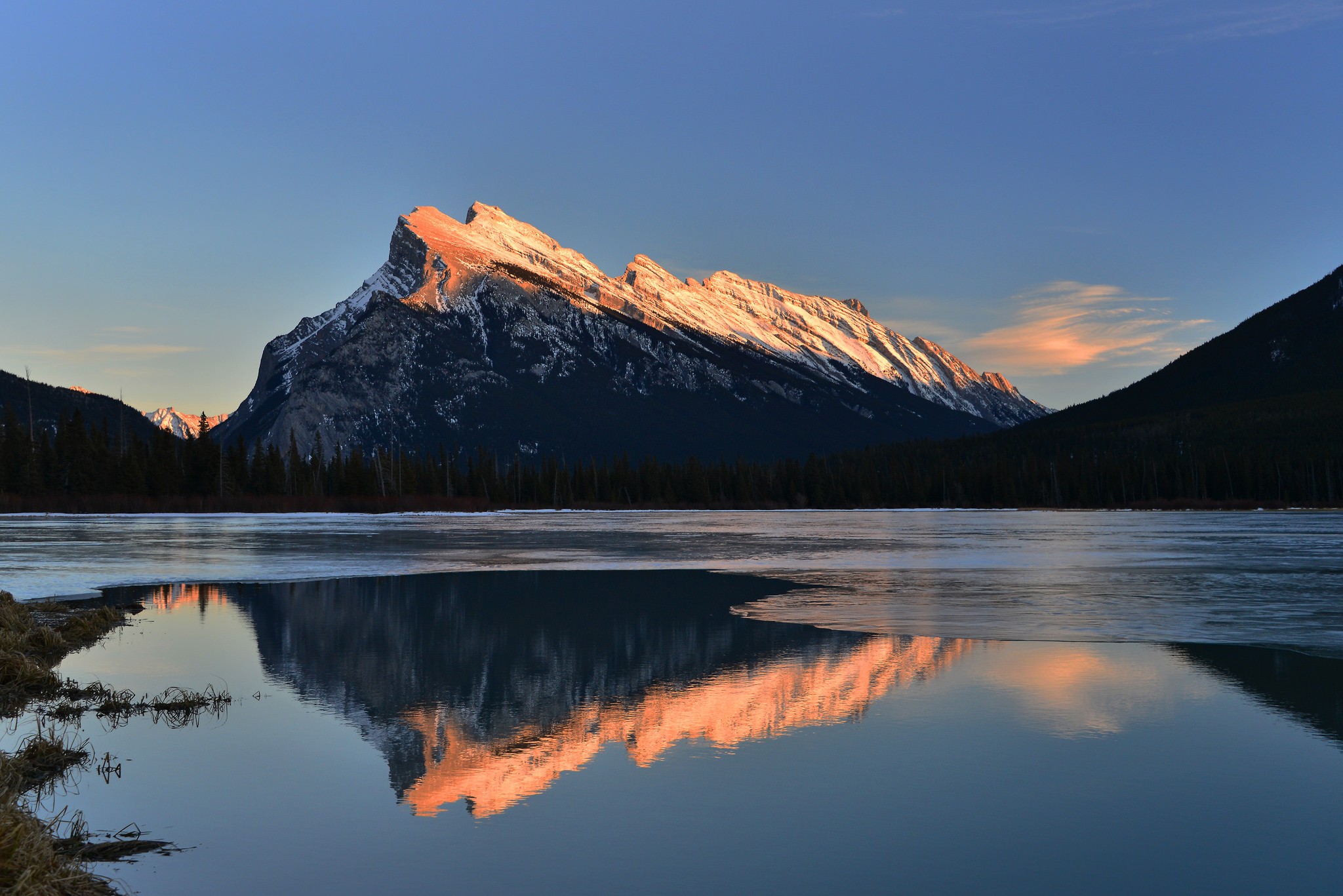 General 2048x1367 Banff National Park Banff Canada nature landscape sunlight water reflection mountains calm