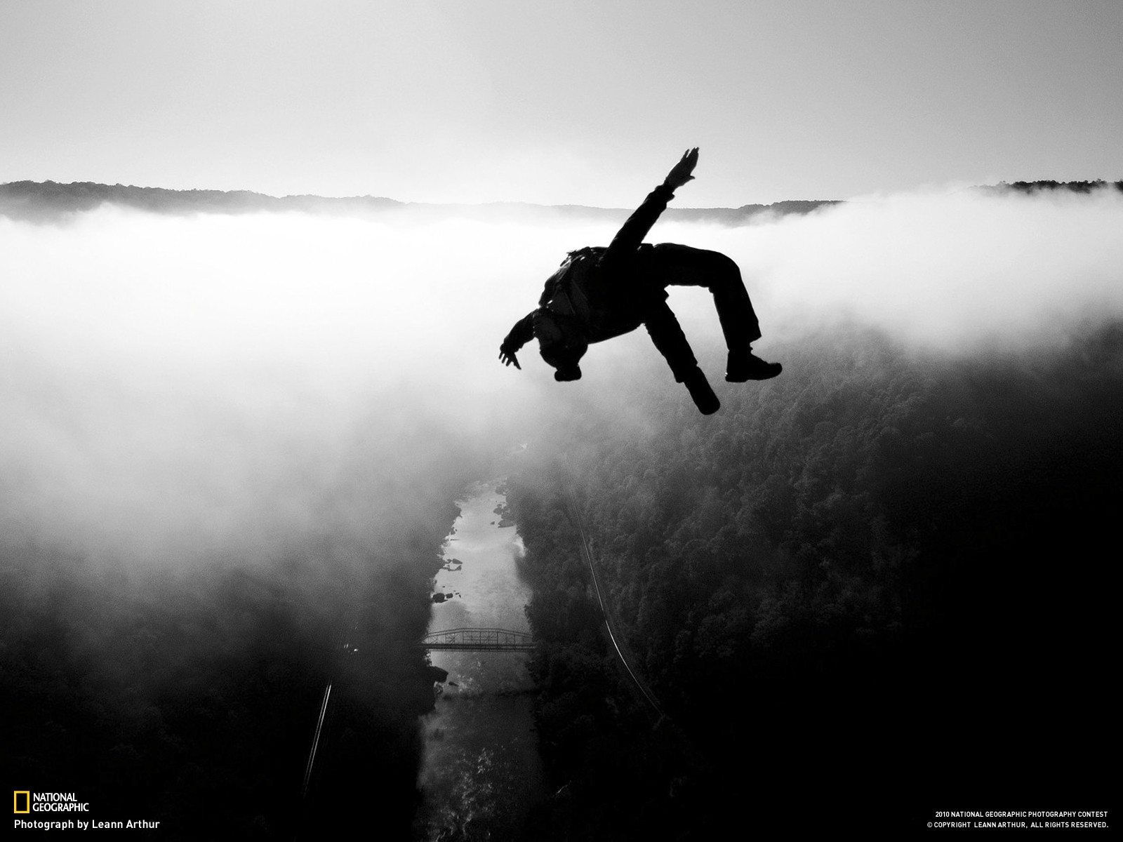 General 1600x1200 jumping clouds monochrome landscape National Geographic 2010 (Year)