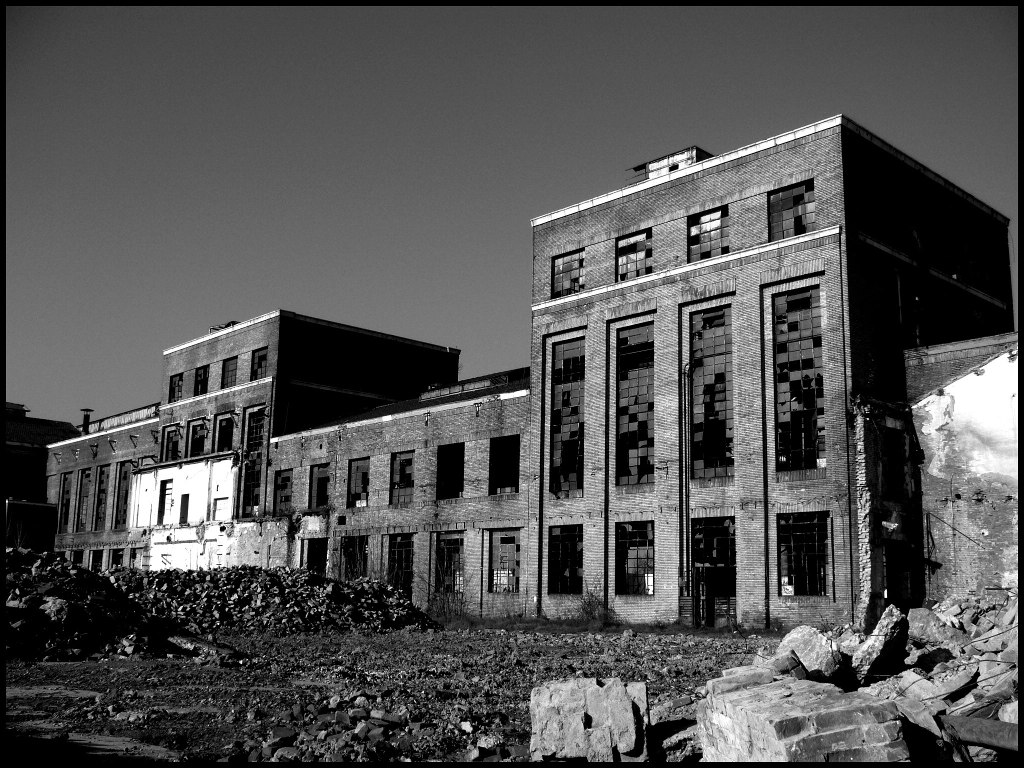General 2048x1536 monochrome building old building abandoned urban decay ruins