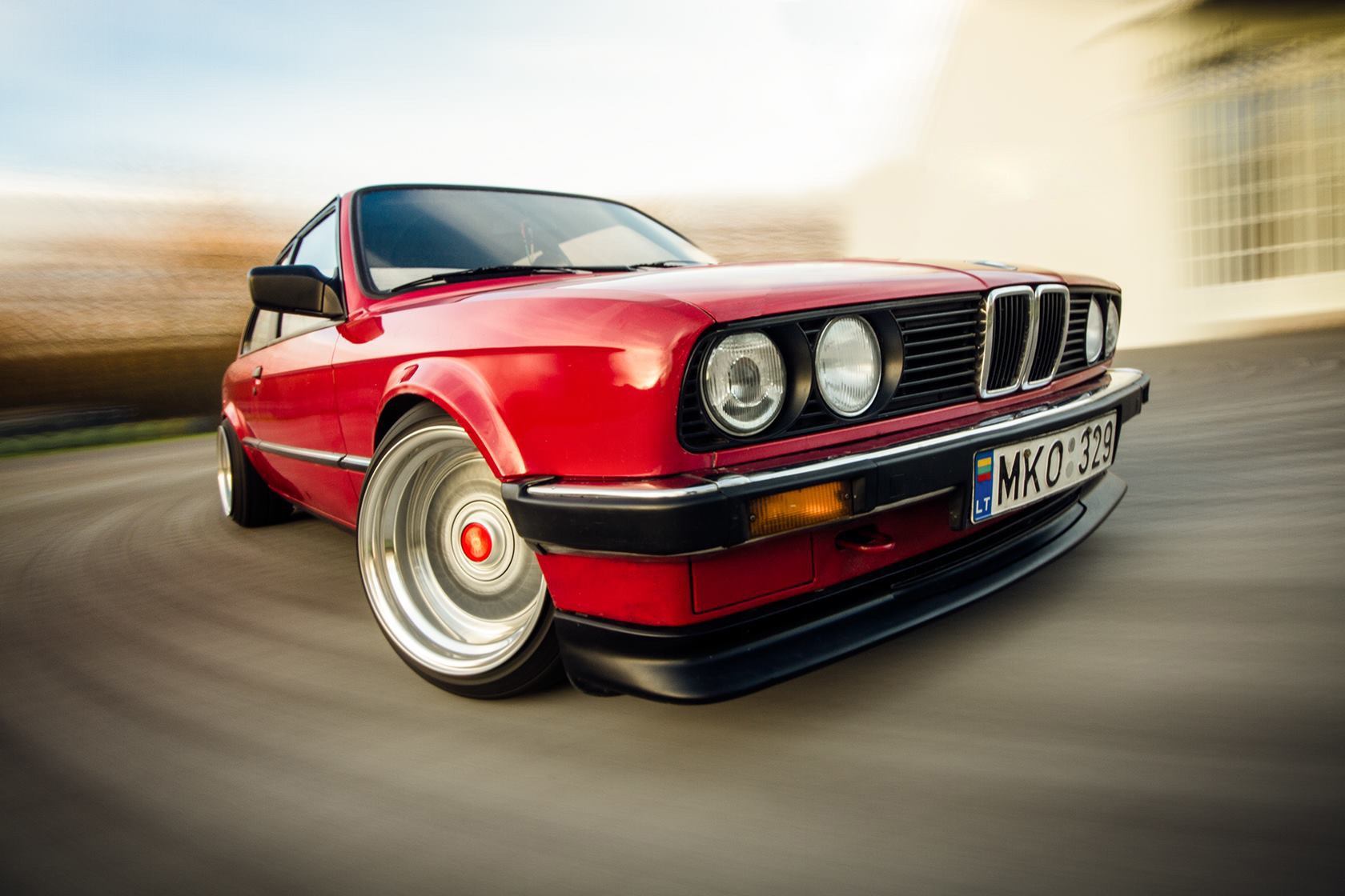 General 1680x1120 old car car sports car BMW BMW E30 motion blur red cars BBS BMW 3 Series vehicle numbers