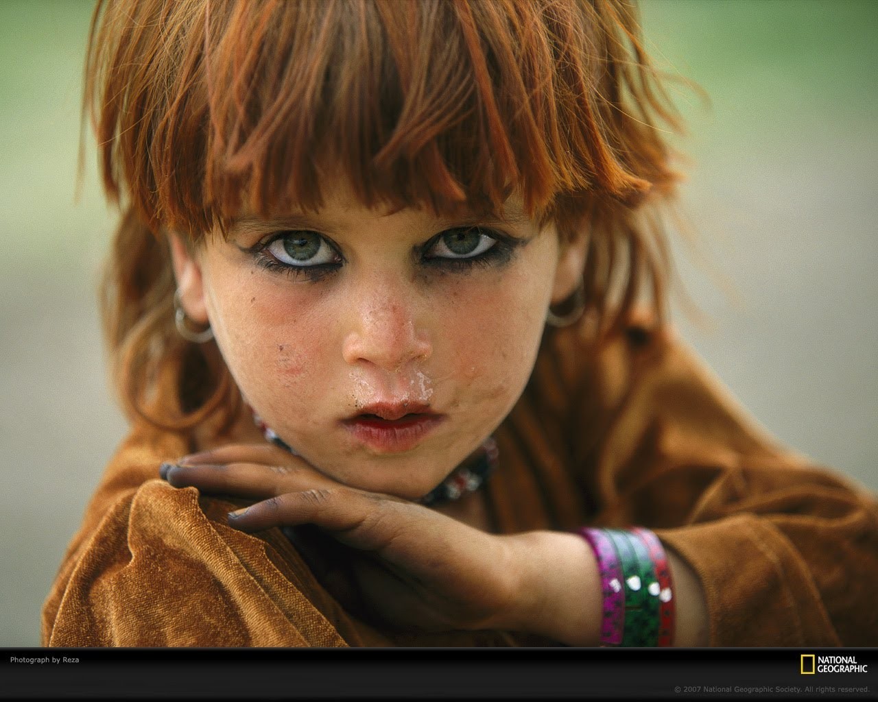 People 1280x1024 bangles green eyes bangs Steve McCurry redhead closeup children watermarked 2007 (Year) bracelets National Geographic face looking at viewer dirty