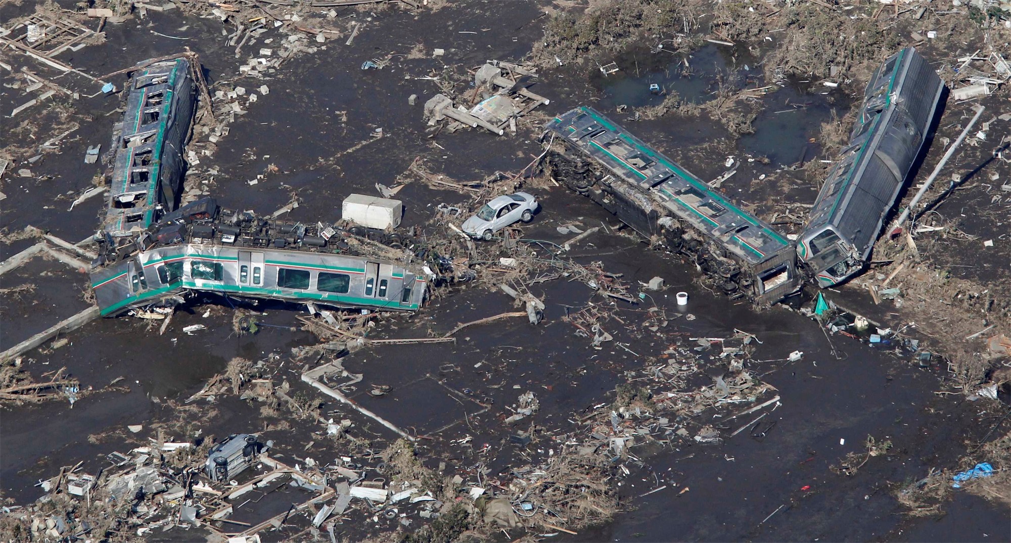 General 2000x1074 tsunami wreck Asia train disaster vehicle car