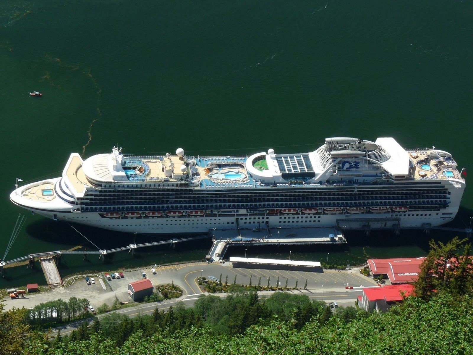 General 1600x1200 cruise ship vehicle aerial view ship