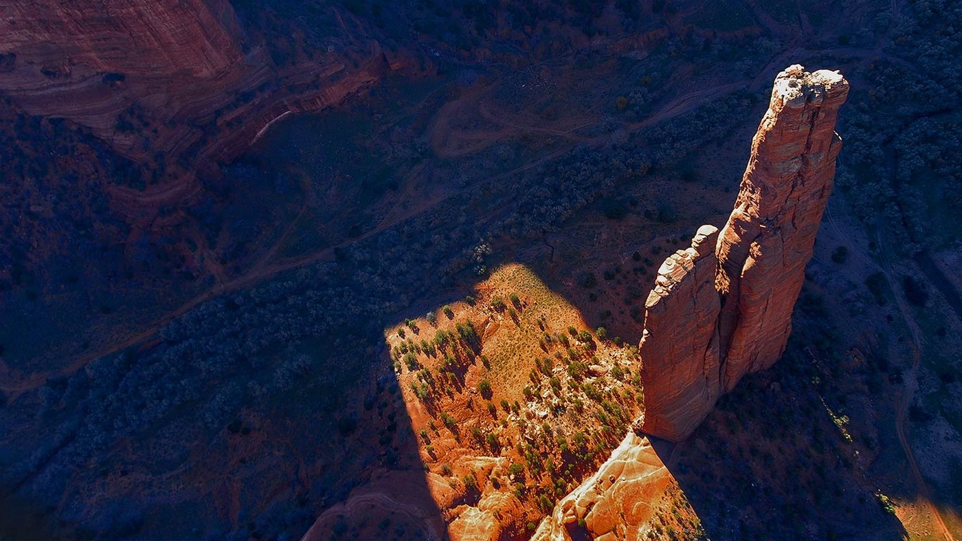 General 1400x787 nature landscape Arizona canyon rocks shrubs aerial view shadow sunlight desert rock formation USA