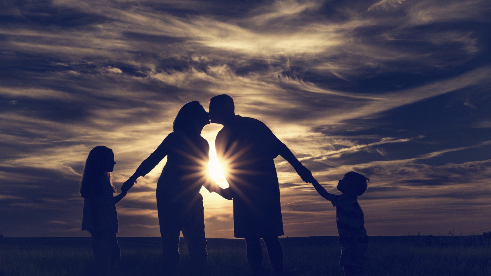 People 1920x1080 family kissing outdoors sun rays couple filter
