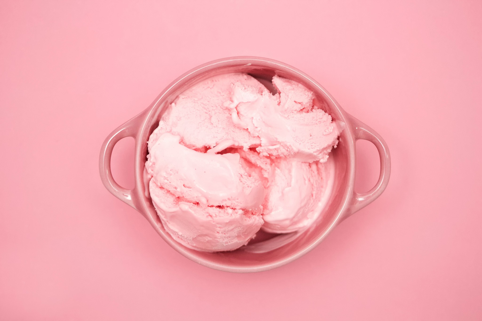 General 2048x1365 cup ice cream food pink sweets pink background simple background