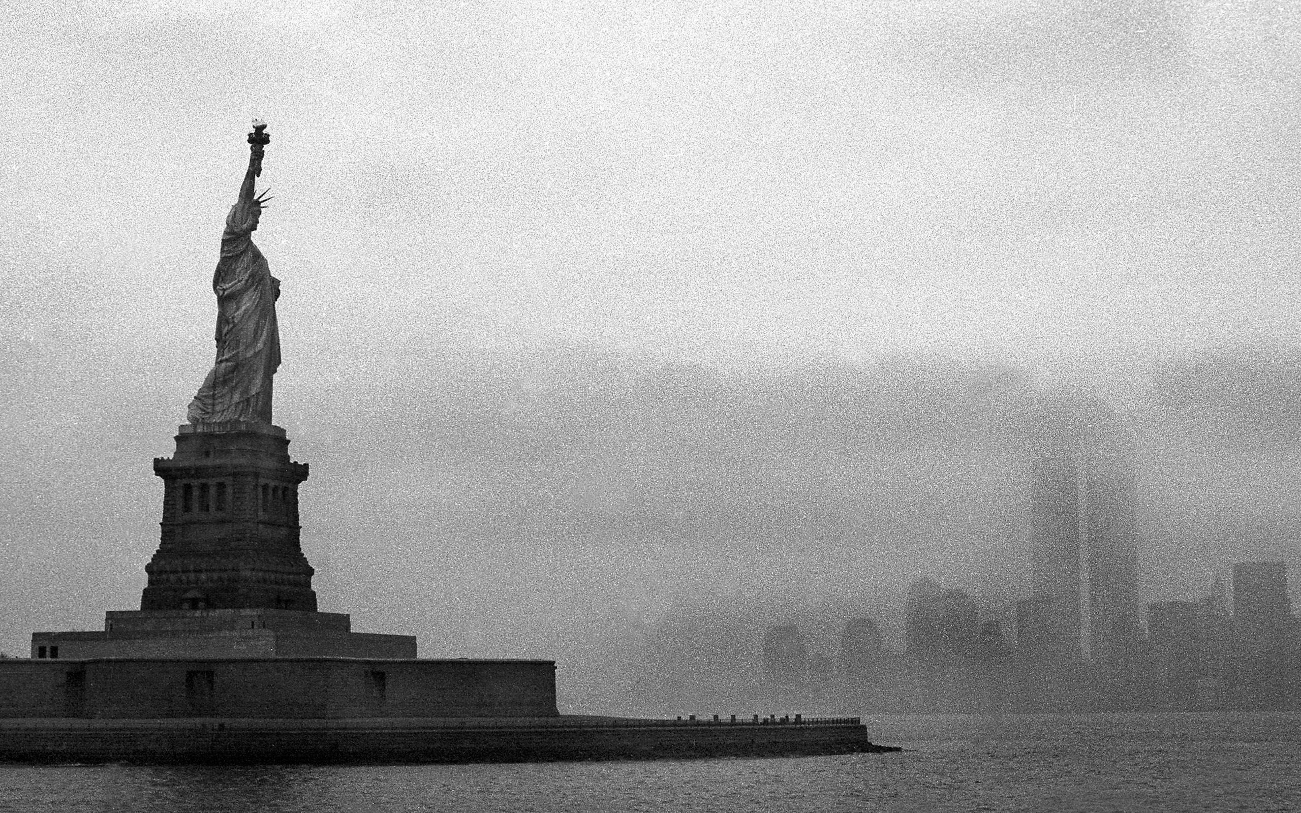 General 2560x1600 New York City monochrome Statue of Liberty USA noise gray mist World Trade Center