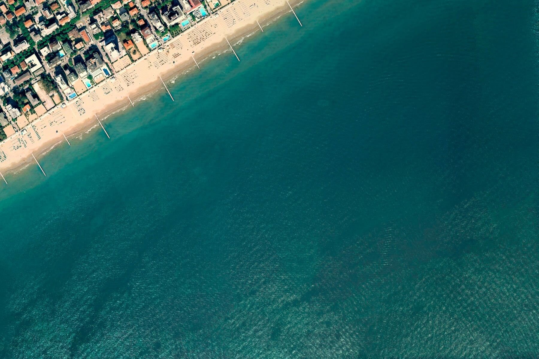 General 1800x1200 aerial view city beach sea