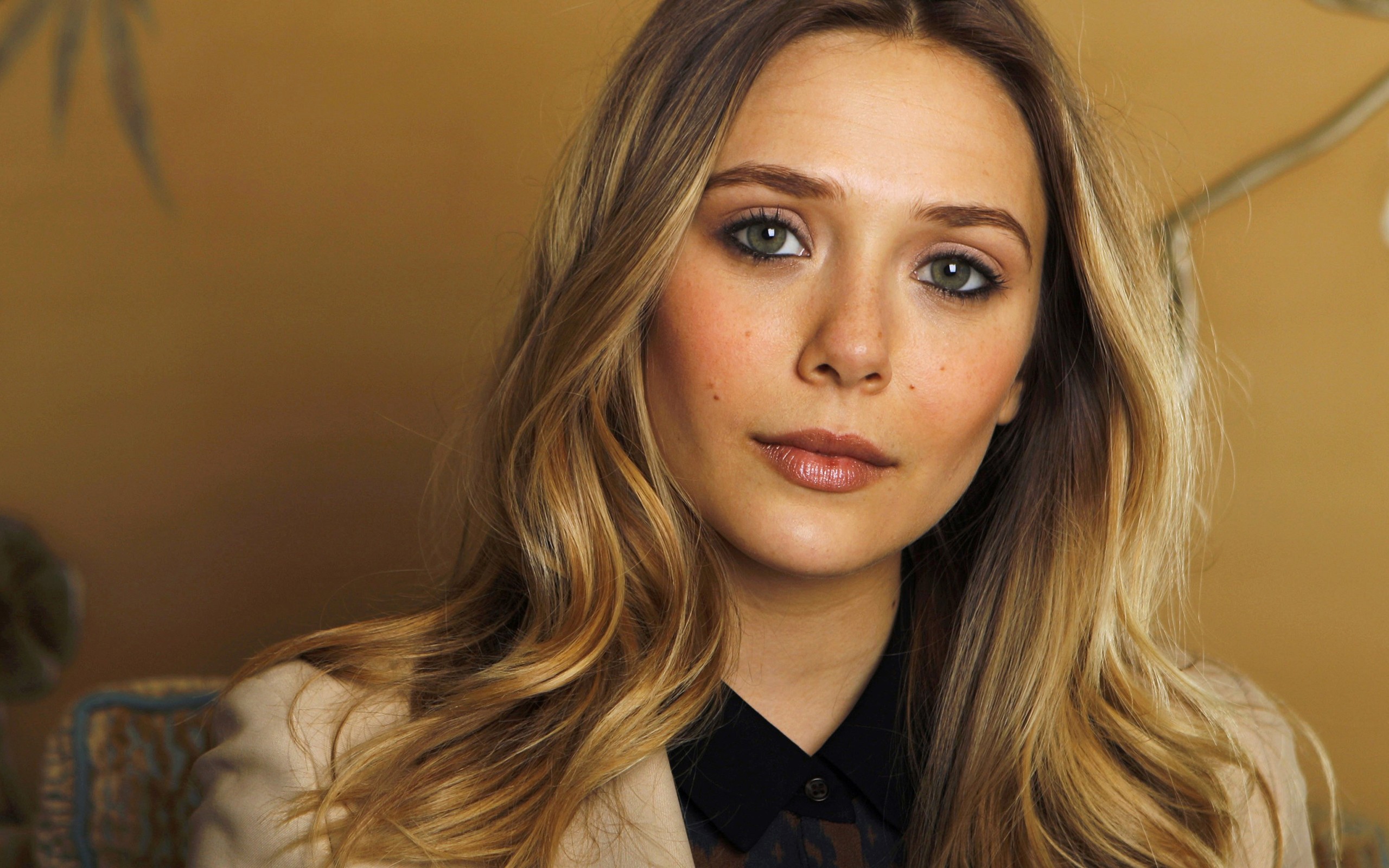 People 2560x1600 Elizabeth Olsen  actress celebrity women dyed hair face women indoors indoors red lipstick looking at viewer American women closeup frontal view