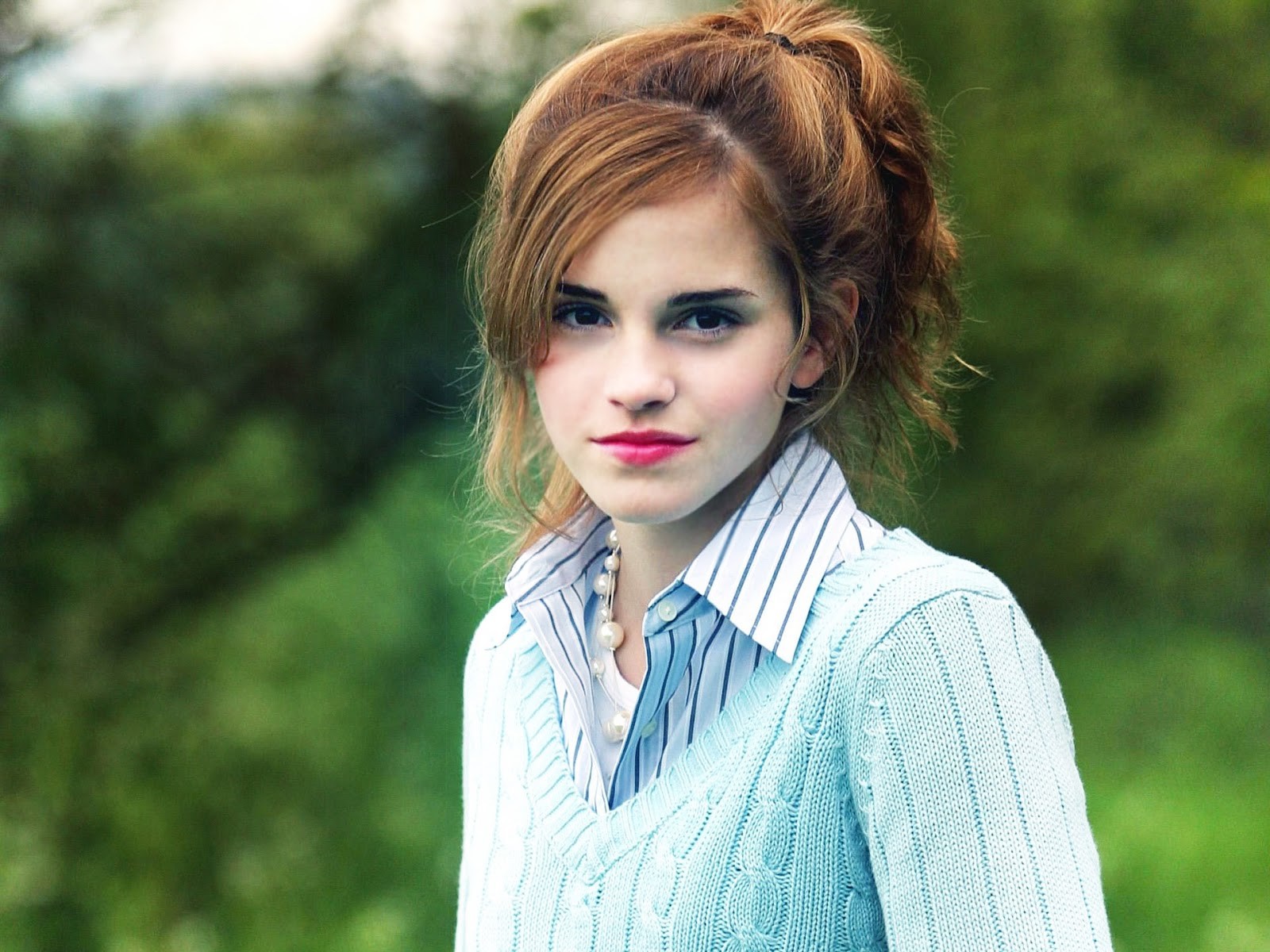 People 1600x1200 Emma Watson actress red lipstick celebrity looking at viewer white sweater white shirt British women women