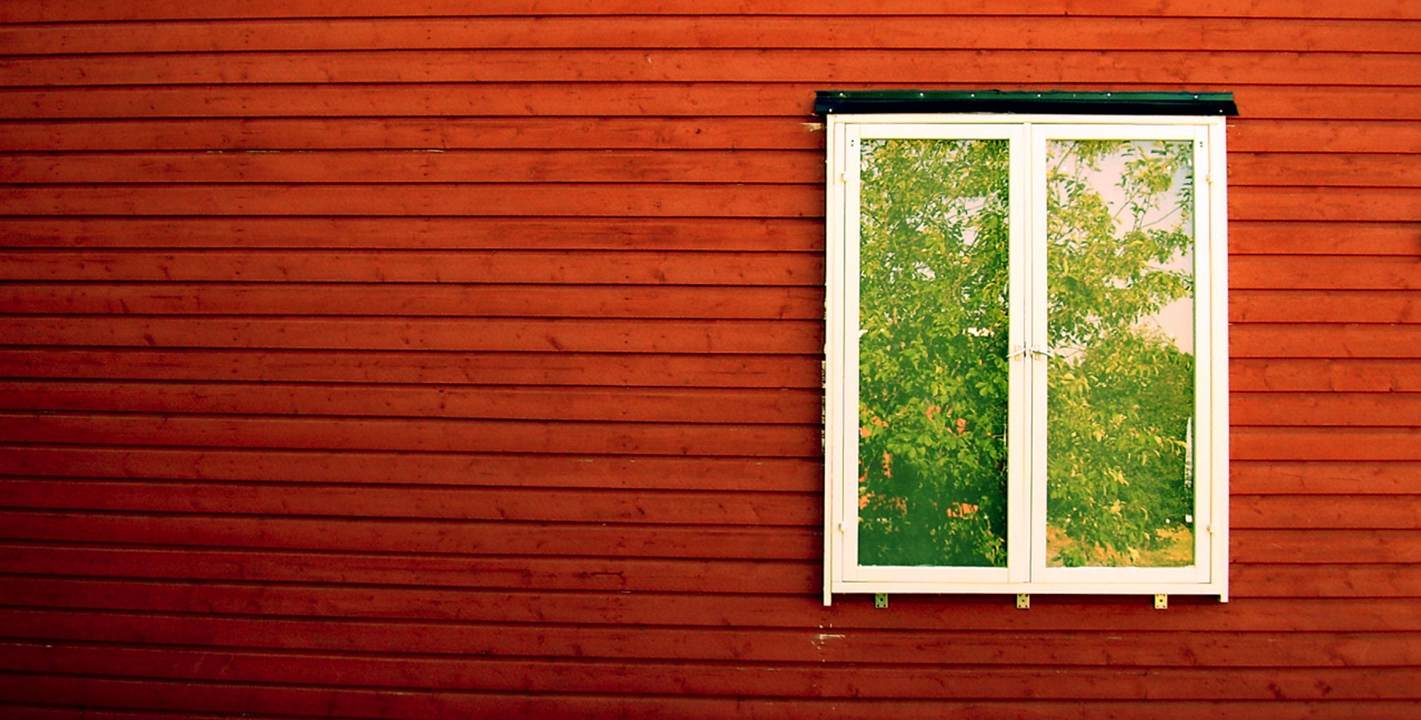 General 2020x1024 window red planks house minimalism