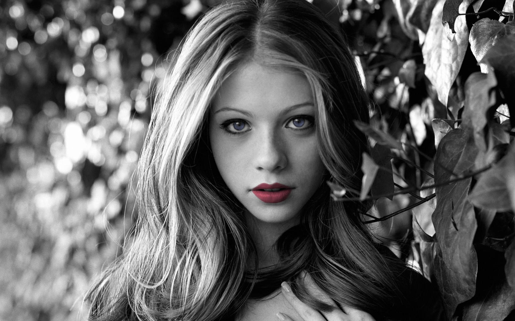 People 1680x1050 women actress Michelle Trachtenberg selective coloring face long hair photo manipulation red lipstick women outdoors outdoors looking at viewer celebrity