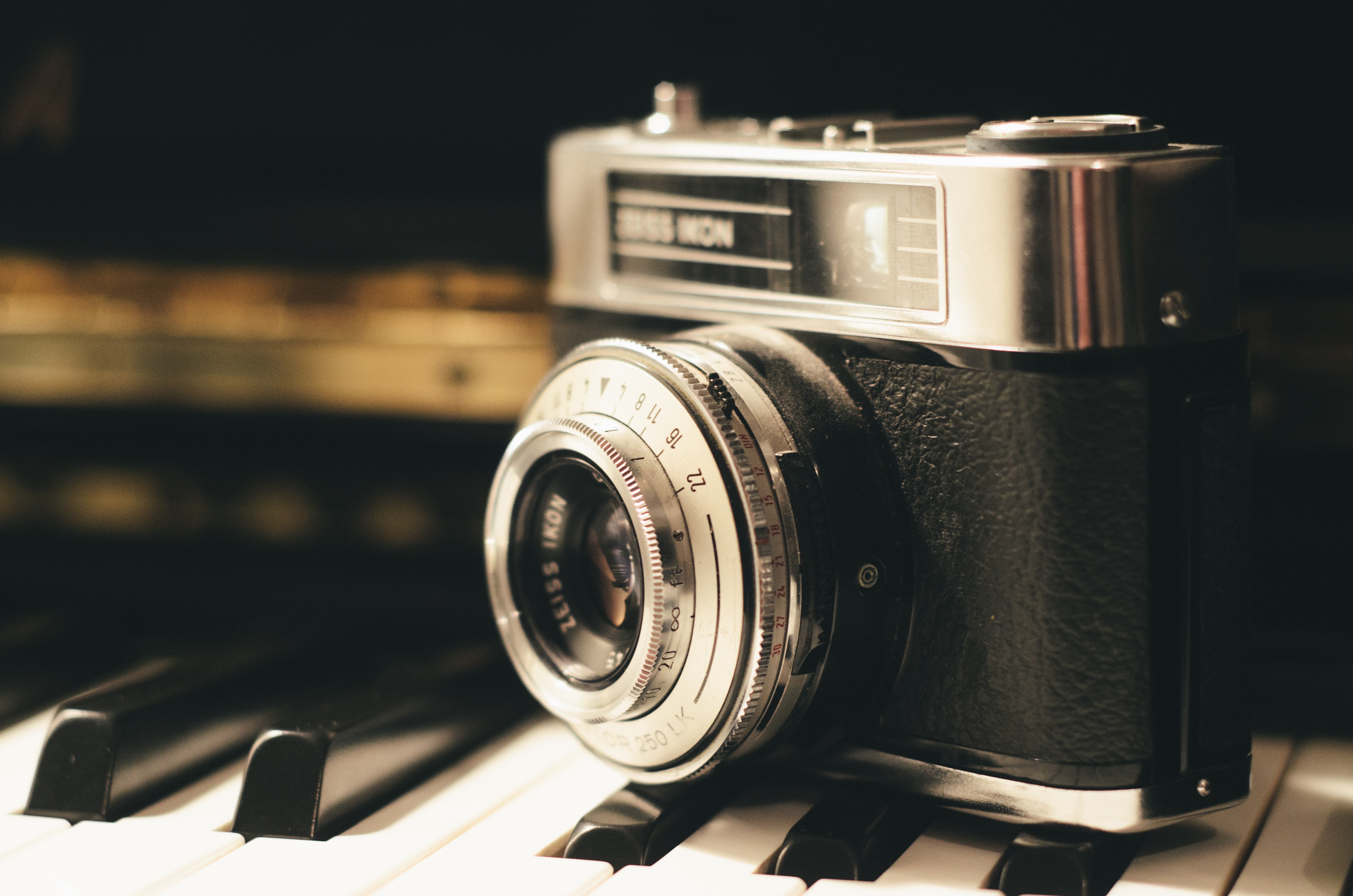 General 4928x3264 camera photography old Nikon technology vintage piano musical instrument