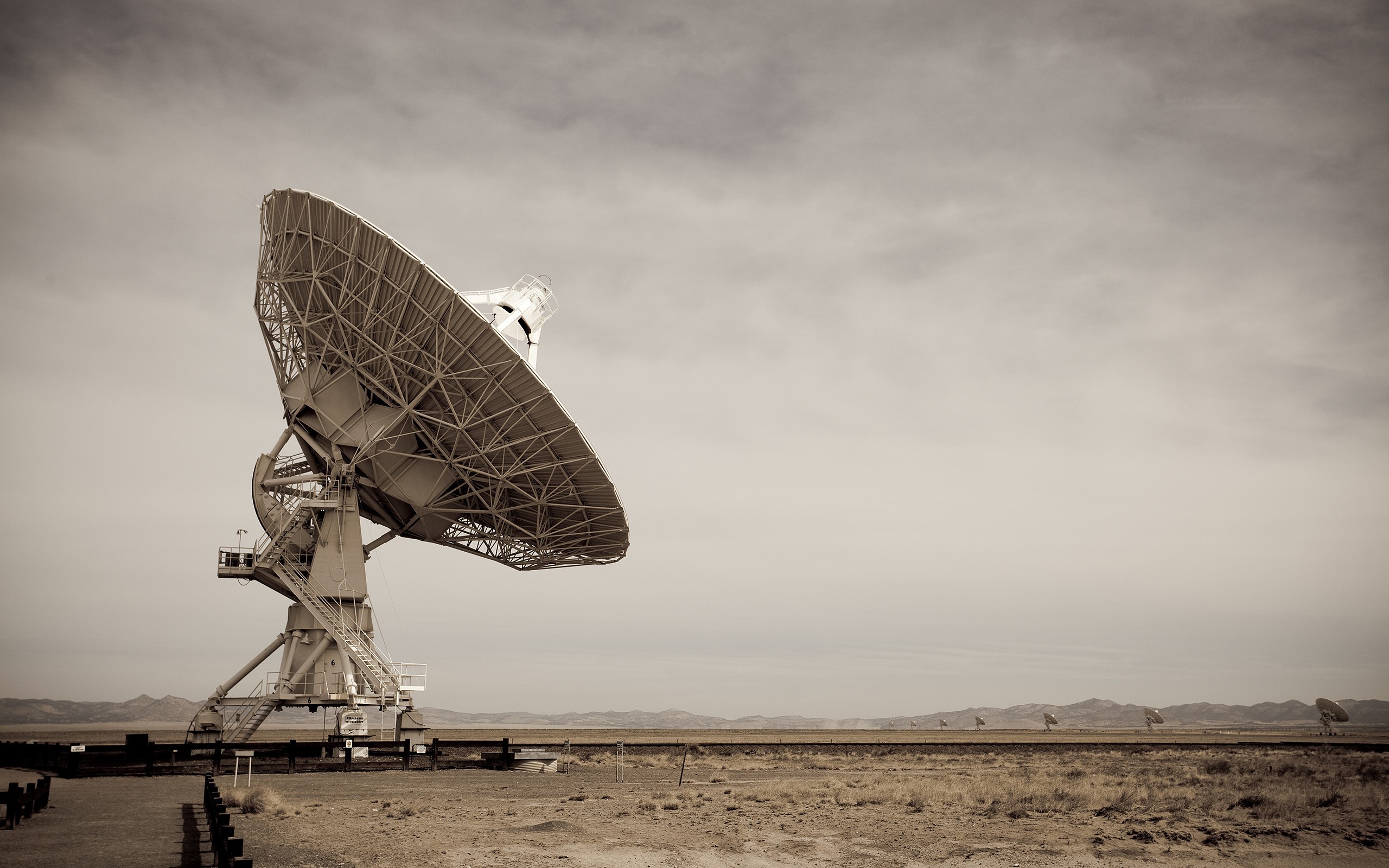 General 2560x1600 technology landscape radio telescope beige overcast gloomy