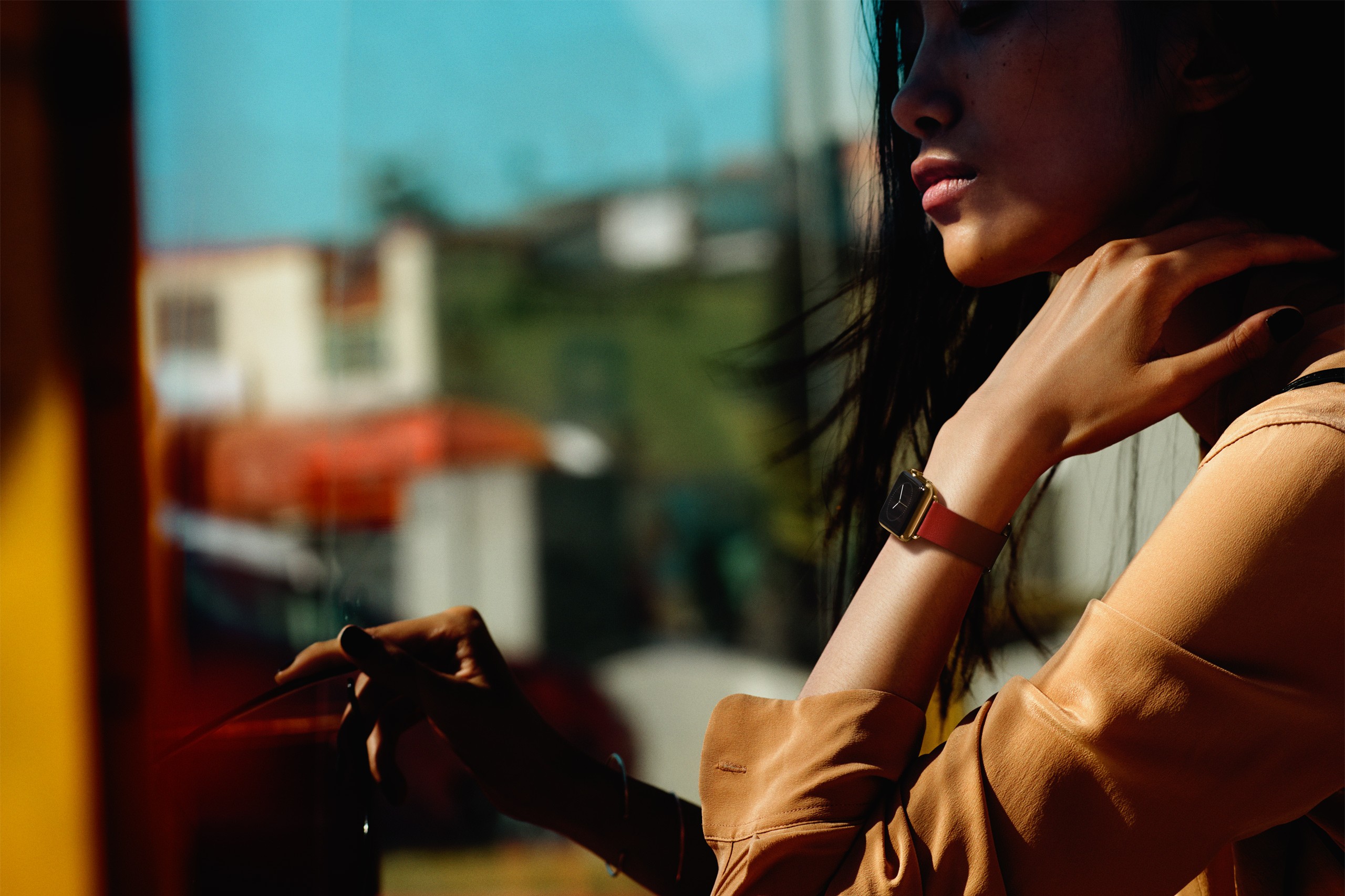 People 2560x1706 women brunette Apple Watch wristwatch face model technology closeup