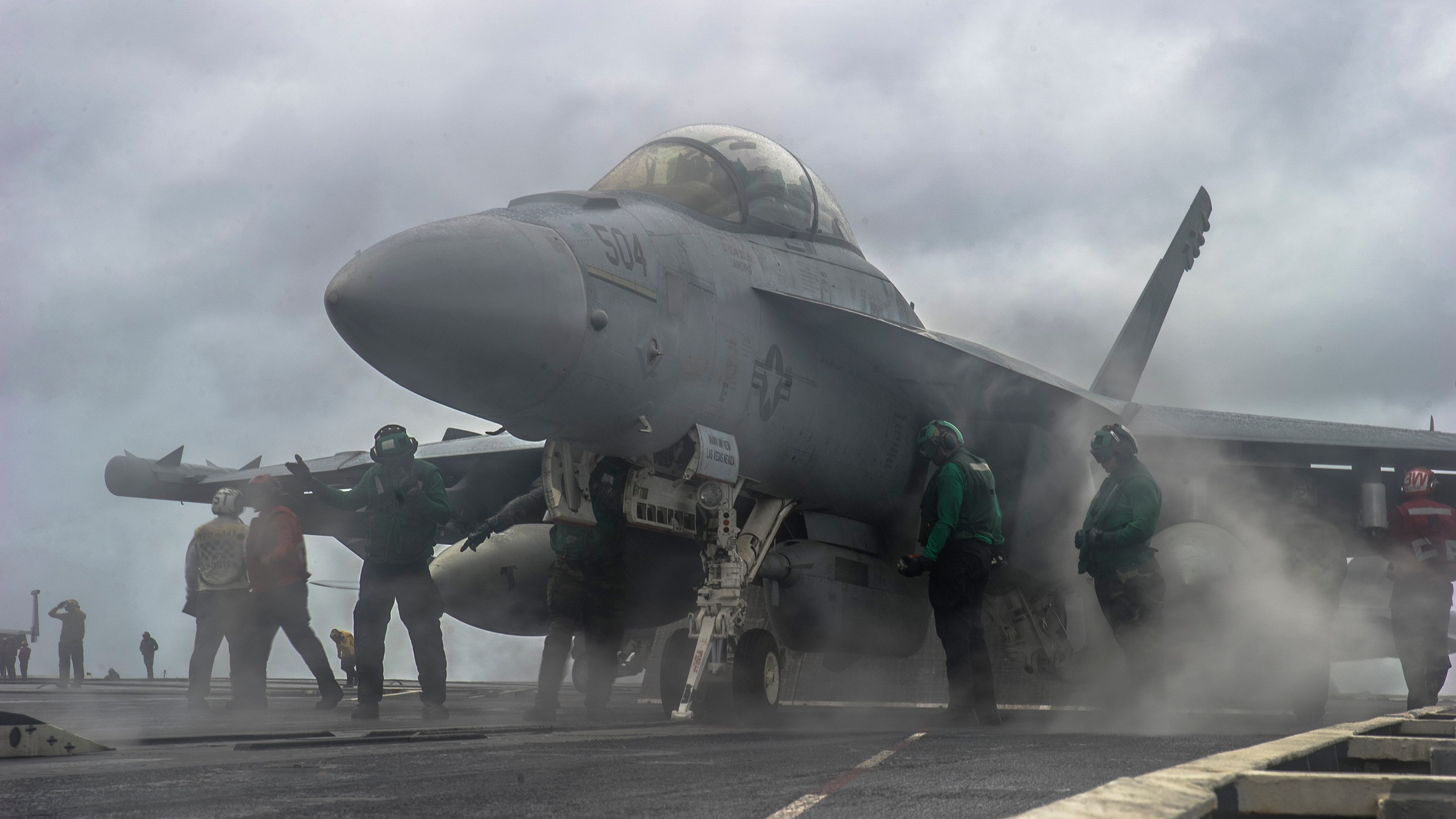 General 2560x1440 military military aircraft jet fighter aircraft carrier McDonnell Douglas F/A-18 Hornet vehicle military vehicle aircraft American aircraft United States Navy smoke McDonnell Douglas