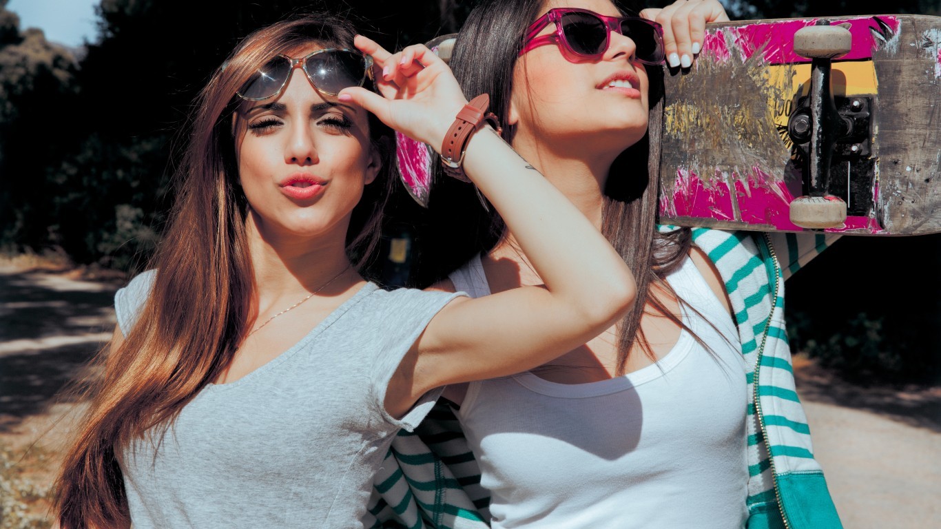 People 1366x768 armpits women women outdoors brunette long hair women with shades smiling enjoying tank top T-shirt two women sunglasses