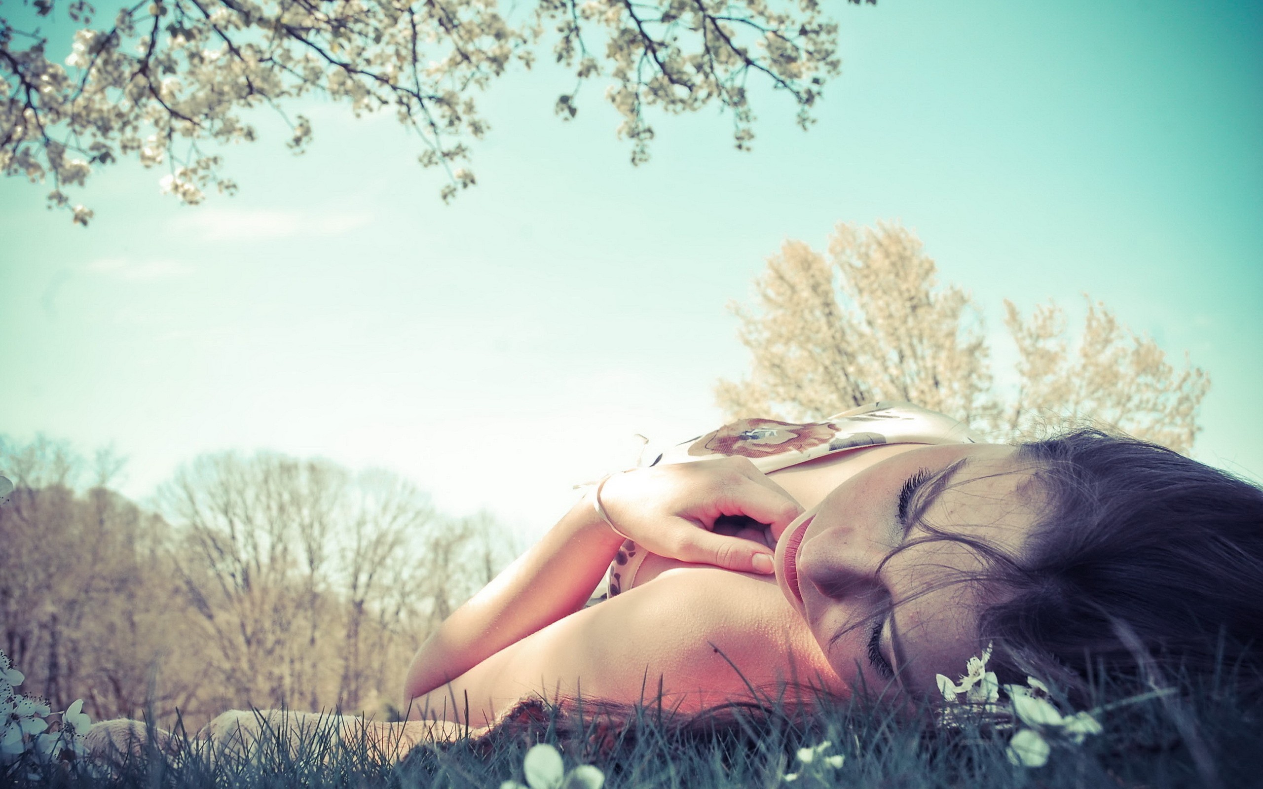 People 2560x1600 women grass women outdoors closed eyes trees nature model outdoors plants lying on back lying down brunette