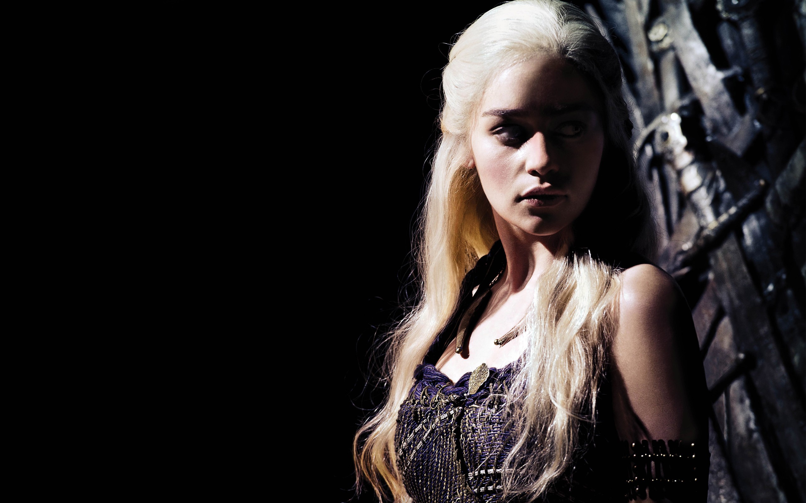 People 2560x1600 TV series Game of Thrones Daenerys Targaryen fantasy girl film stills Emilia Clarke British women actress blonde long hair looking away dark background