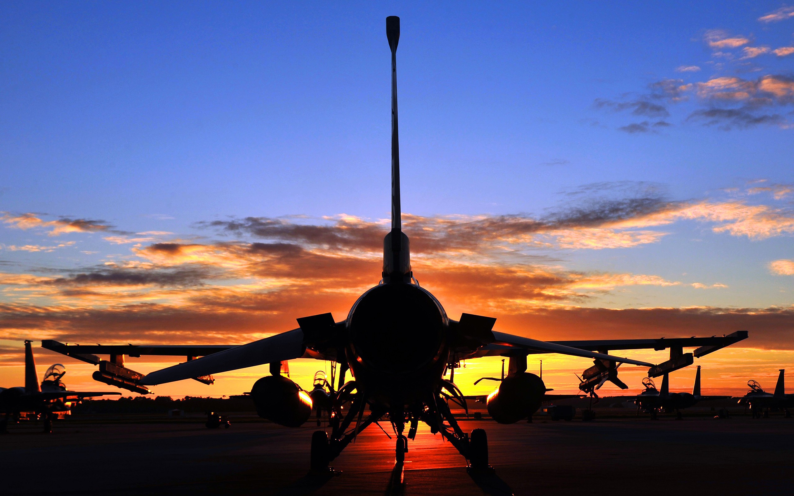 General 2560x1600 General Dynamics F-16 Fighting Falcon military aircraft aircraft vehicle silhouette sunlight military vehicle General Dynamics military sunset American aircraft sunset glow orange sky