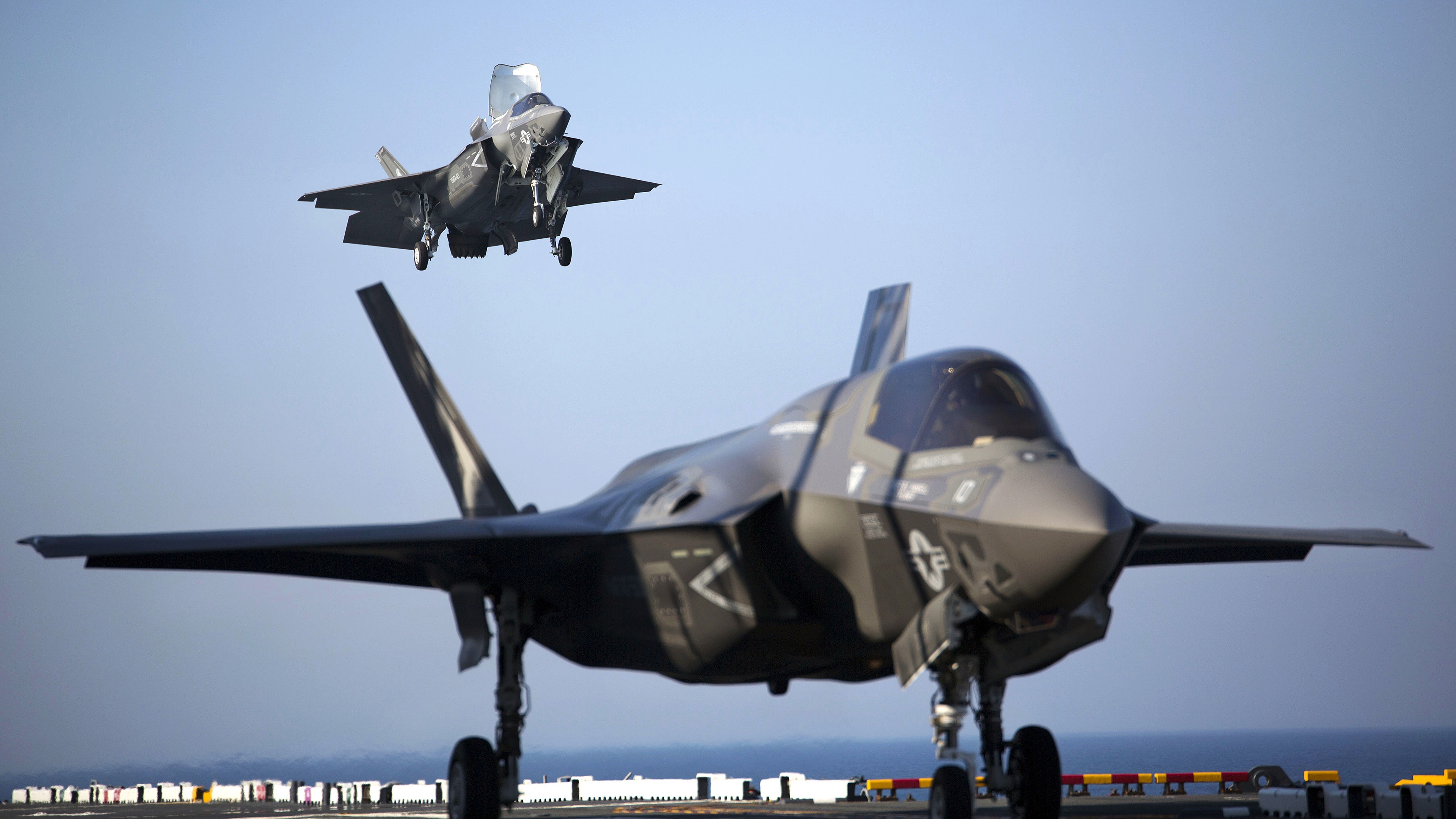 General 3840x2160 Lockheed Martin F-35 Lightning II military aircraft aircraft jet fighter stealth military military vehicle Vertical Take-Off and Landing United States Marine Corps Lockheed Martin vehicle American aircraft water frontal view pilot men USS Wasp (LHD-1)