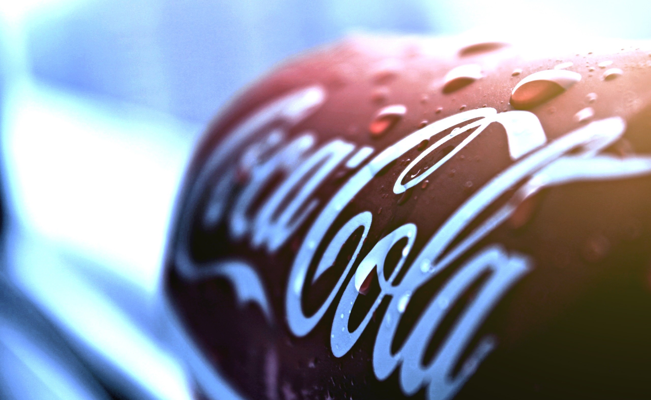 General 2559x1571 can water drops Coca-Cola brand logo closeup