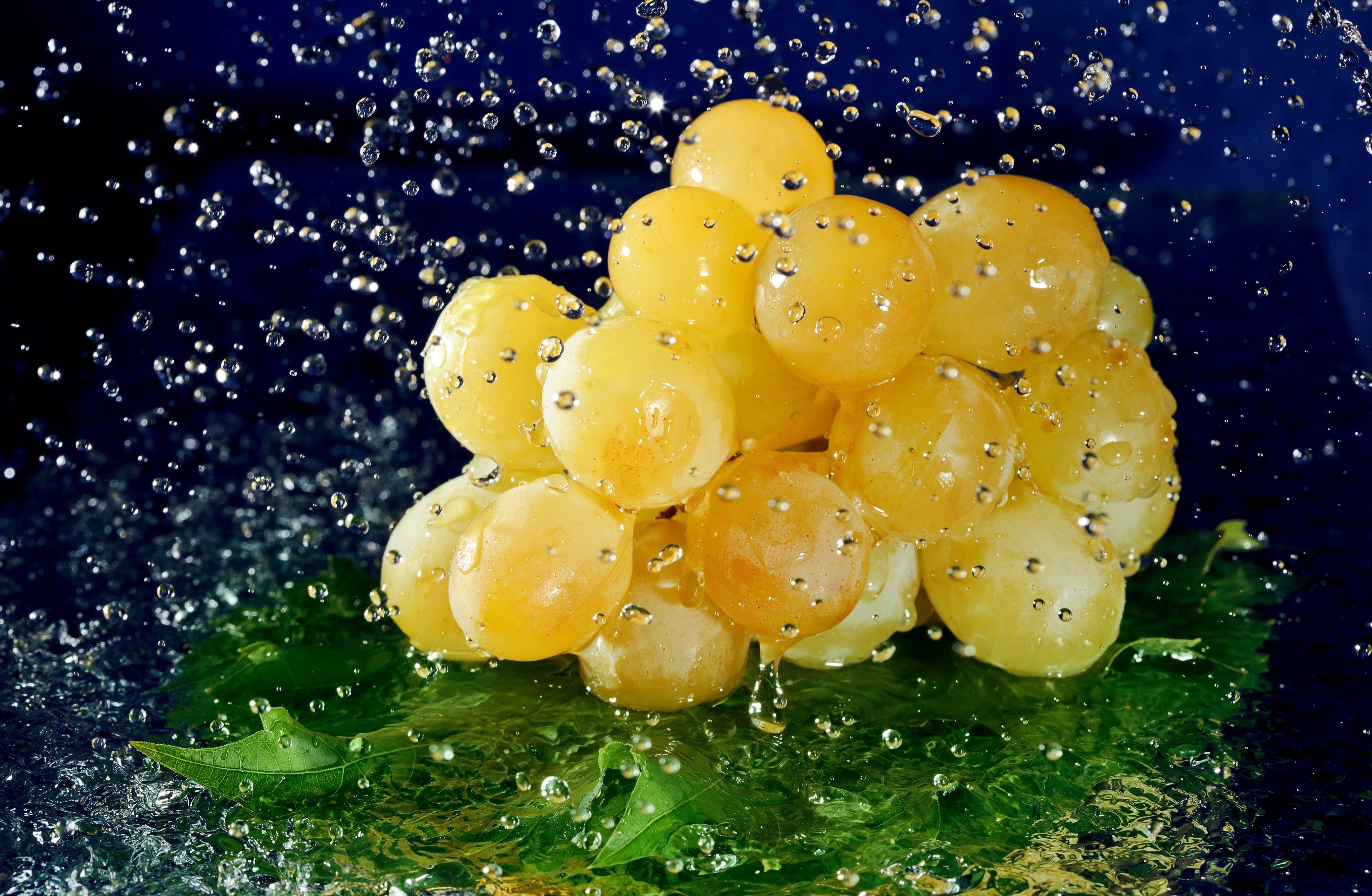 General 4000x2612 water drops fruit grapes food wet yellow berries closeup macro