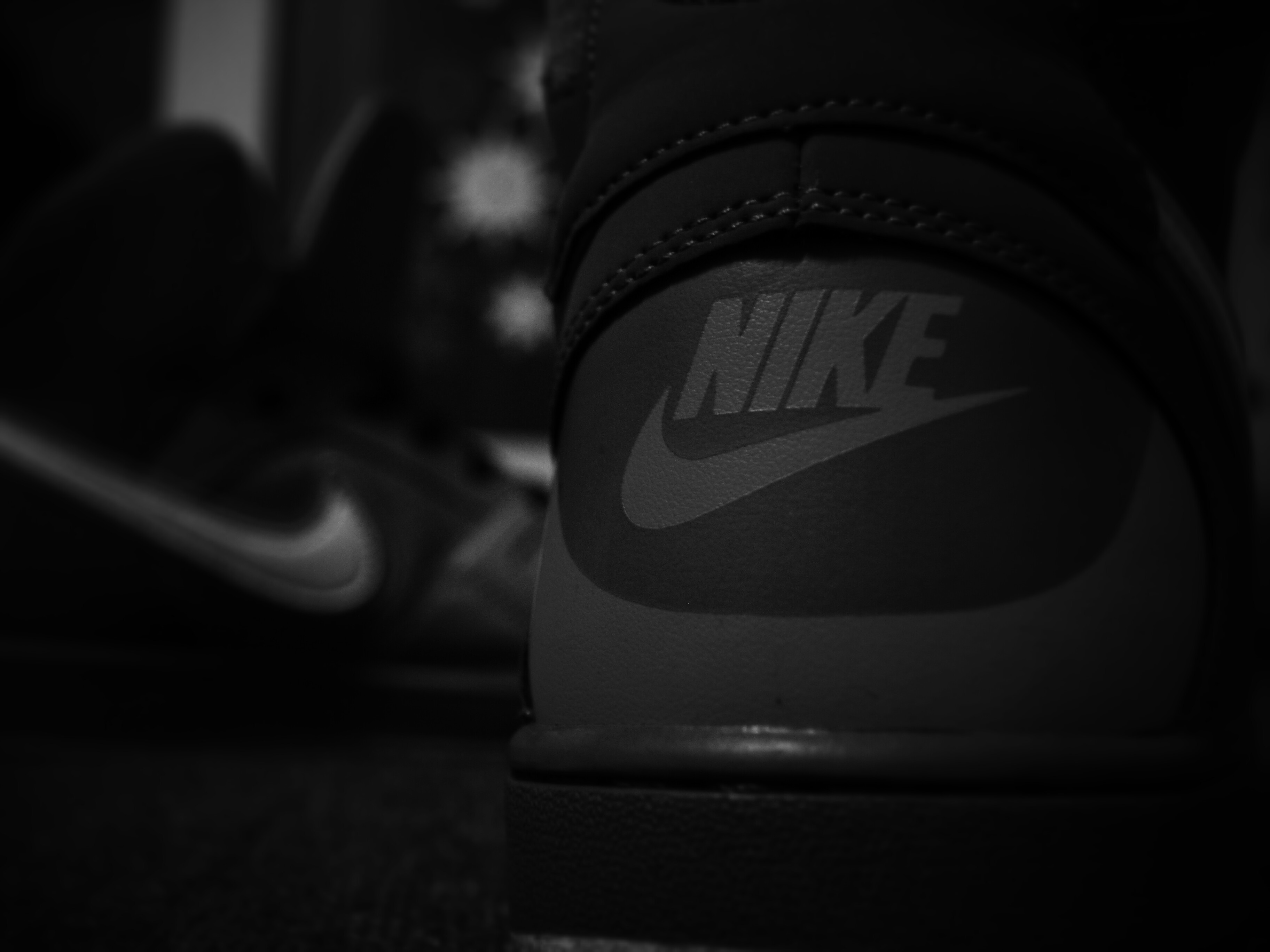 General 3648x2736 Nike dark monochrome logo sneakers brand shoes