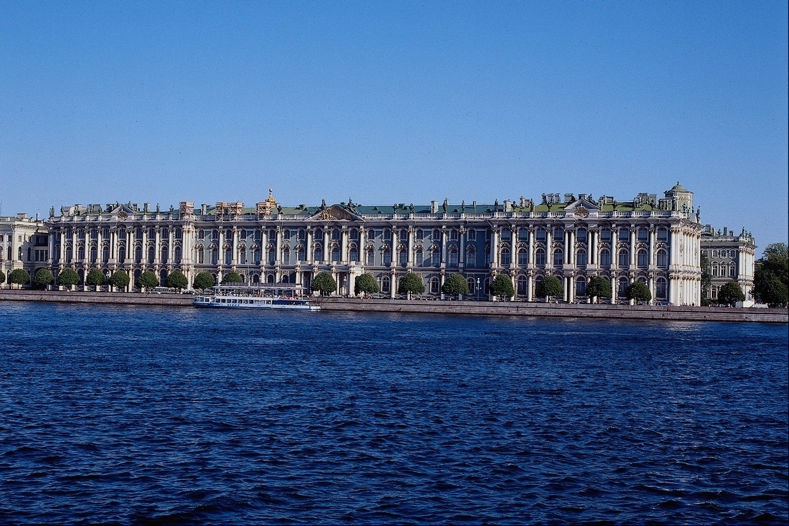 General 1536x1024 St. Petersburg palace Russia building water
