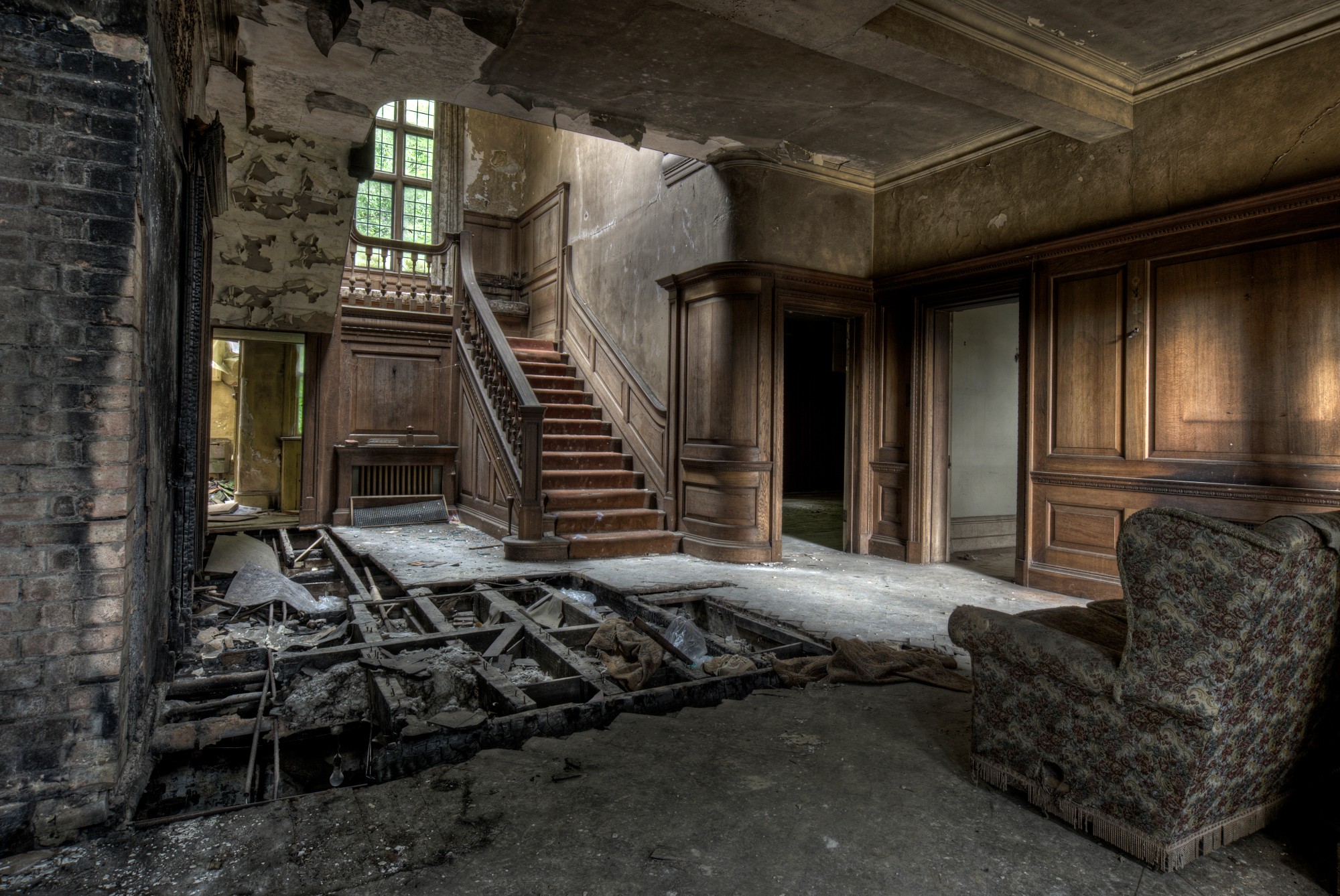 General 2000x1338 ruins interior building abandoned