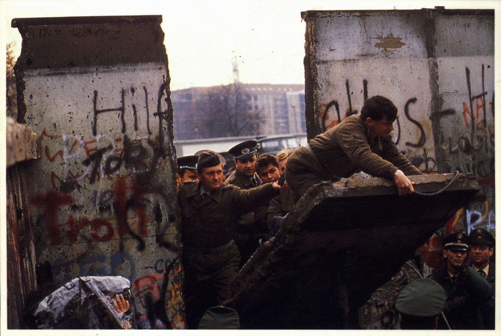 General 1680x1128 Berlin Cold War berlin wall DDR East Germany GDR soldier history