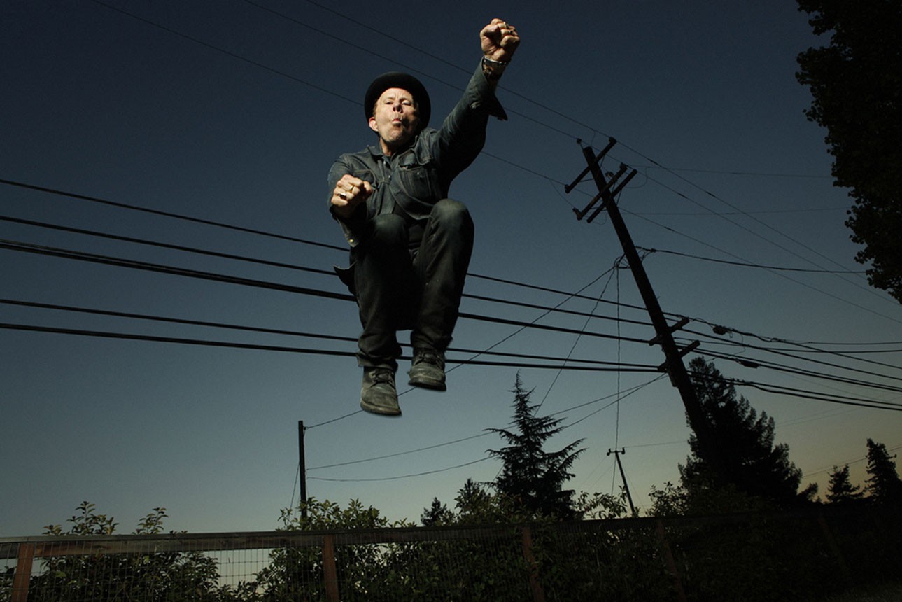 People 1289x860 Tom Waits musician songwriters actor singer low-angle jumping men power lines