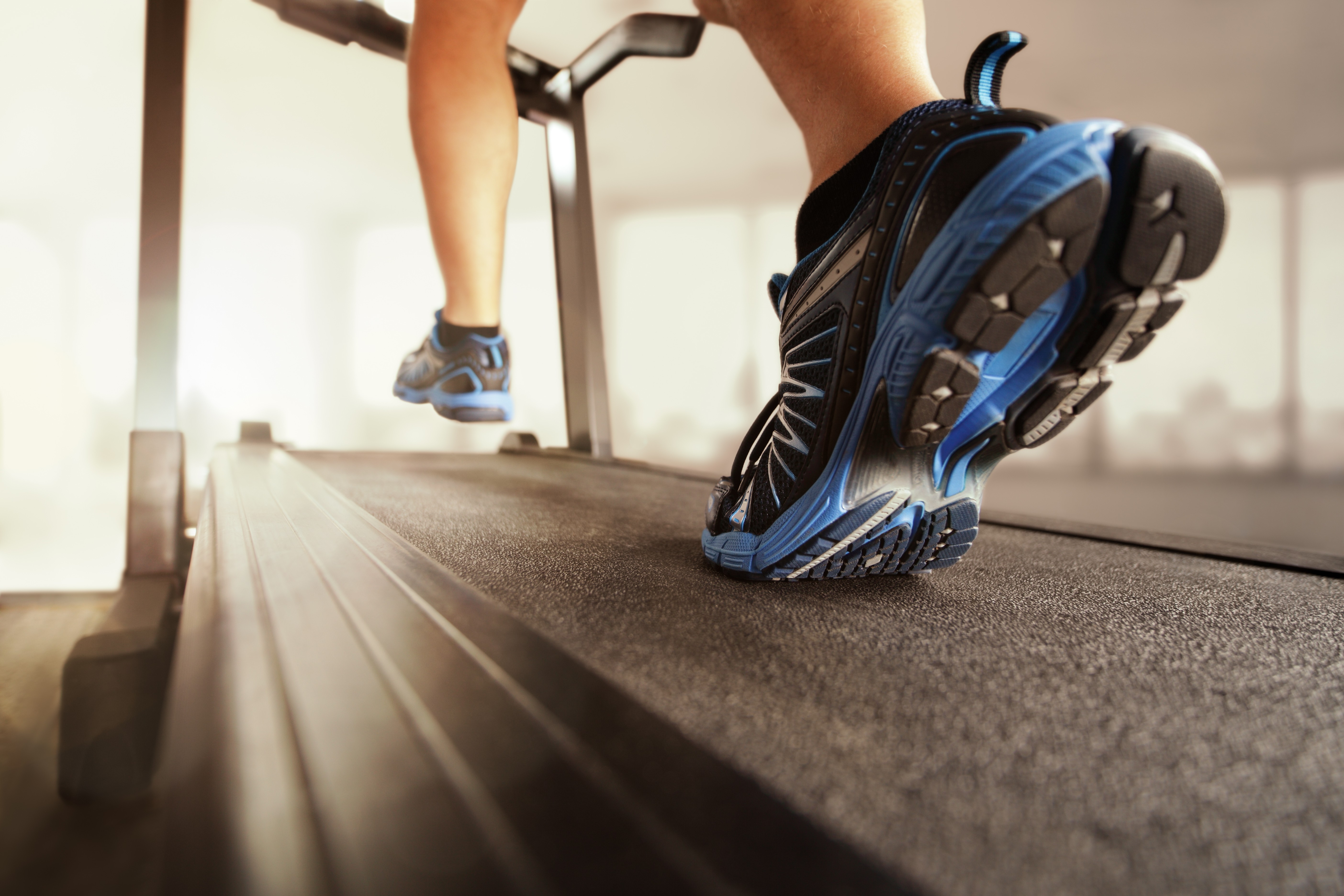 People 5616x3744 running treadmills sport shoes working out indoors closeup