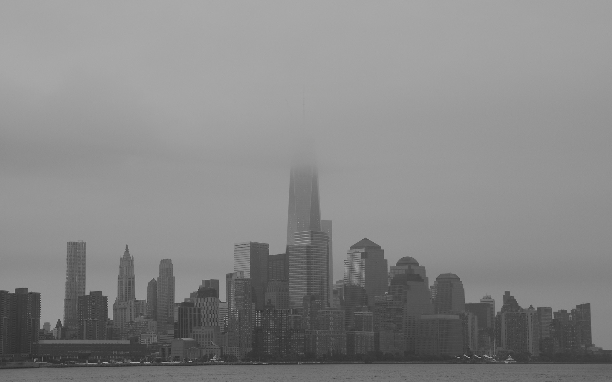 General 2048x1280 mist monochrome One World Trade Center skyscraper city urban building water New York City cityscape USA