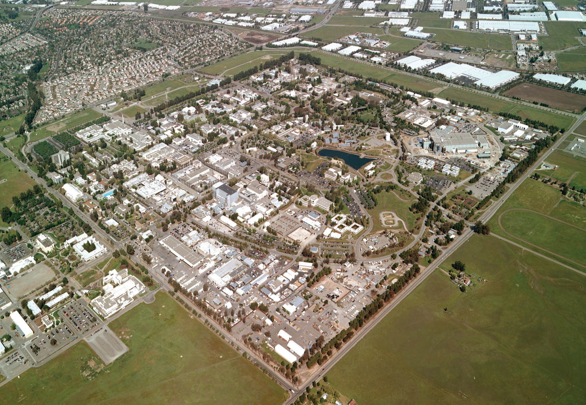General 1950x1350 aerial view landscape city