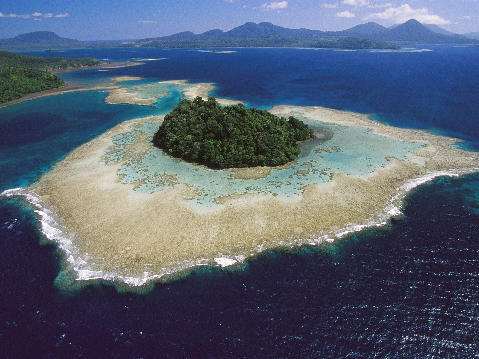 General 1600x1200 island sea atols tropical landscape aerial view nature
