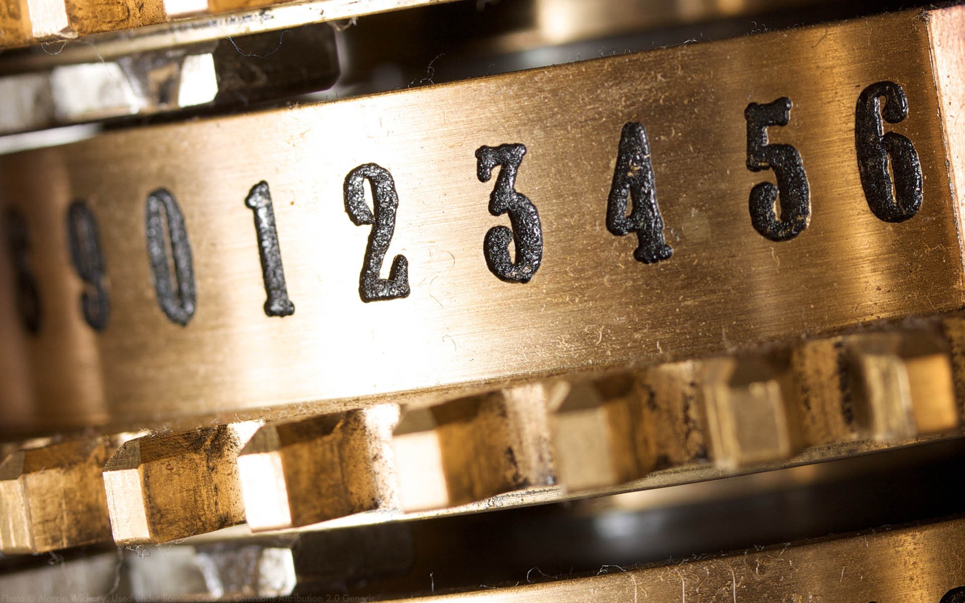 General 1920x1200 numbers metal bronze closeup